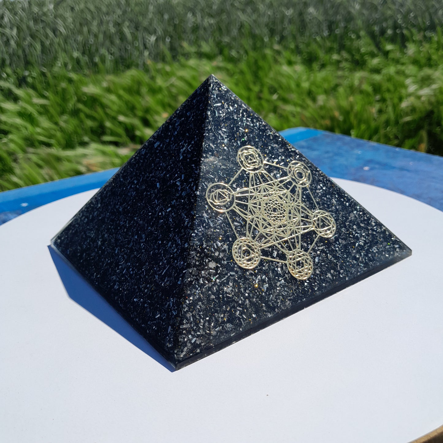 Pirámide Orgonita Metatron con Shunguita- 140mm de Base