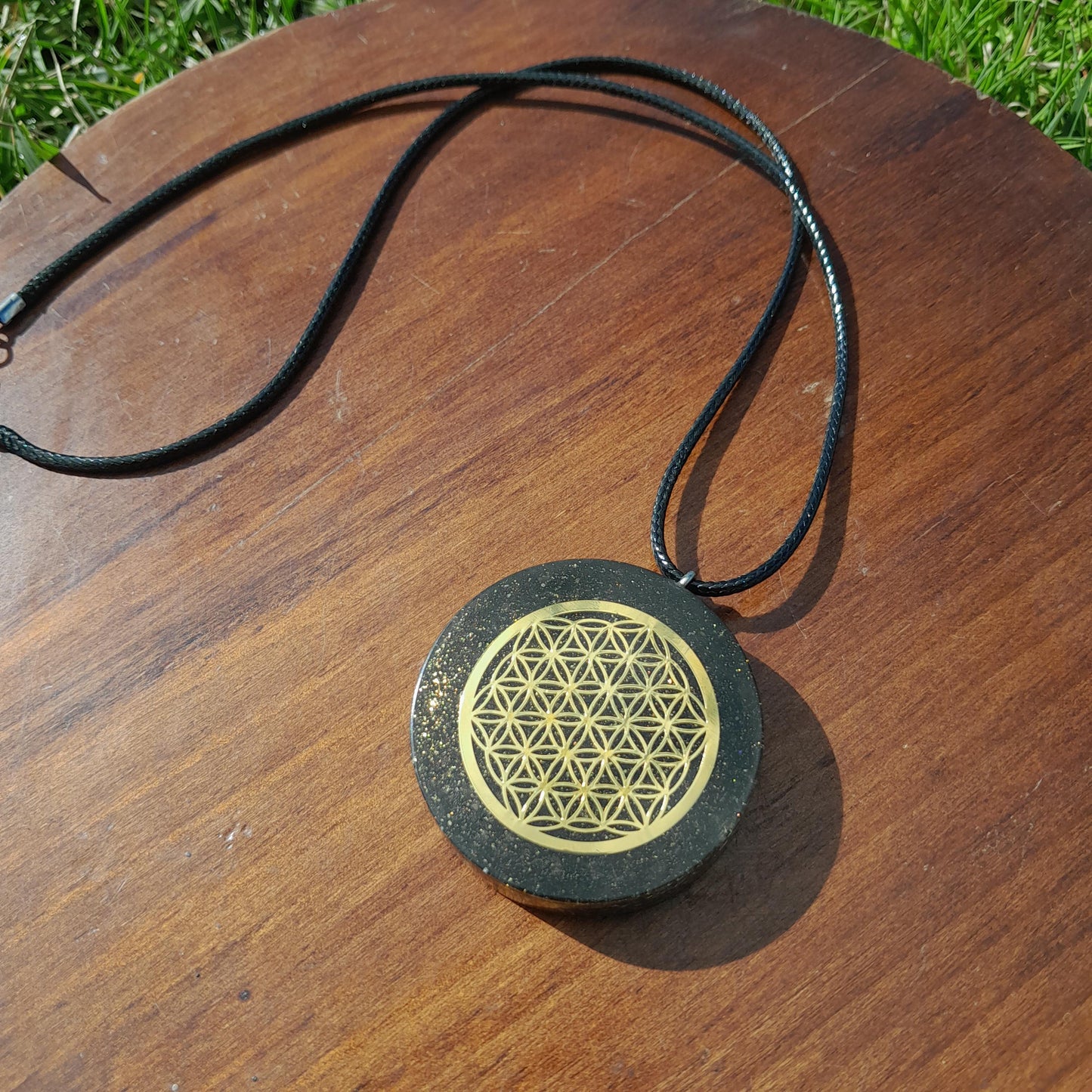 Colgante Orgonita Flor de la Vida con Shunguita- Negro- Orgone Pendant