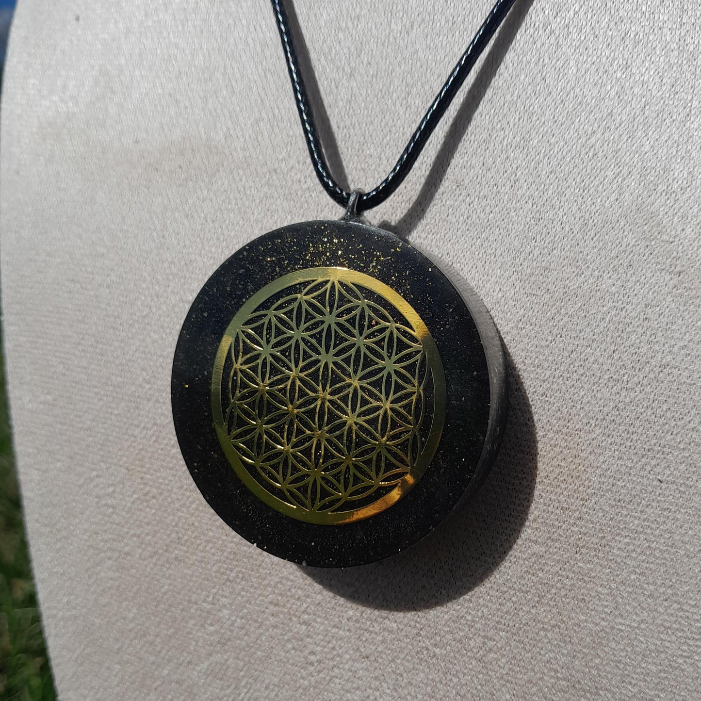 Colgante Orgonita Flor de la Vida con Shunguita- Negro- Orgone Pendant