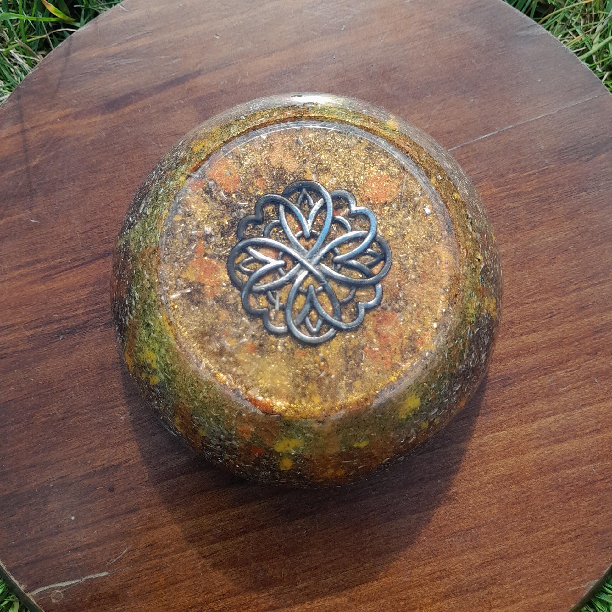 Orgonita Semiesfera Flor de Metal con Shunguita- Protector 5G- Transmutador de Energía