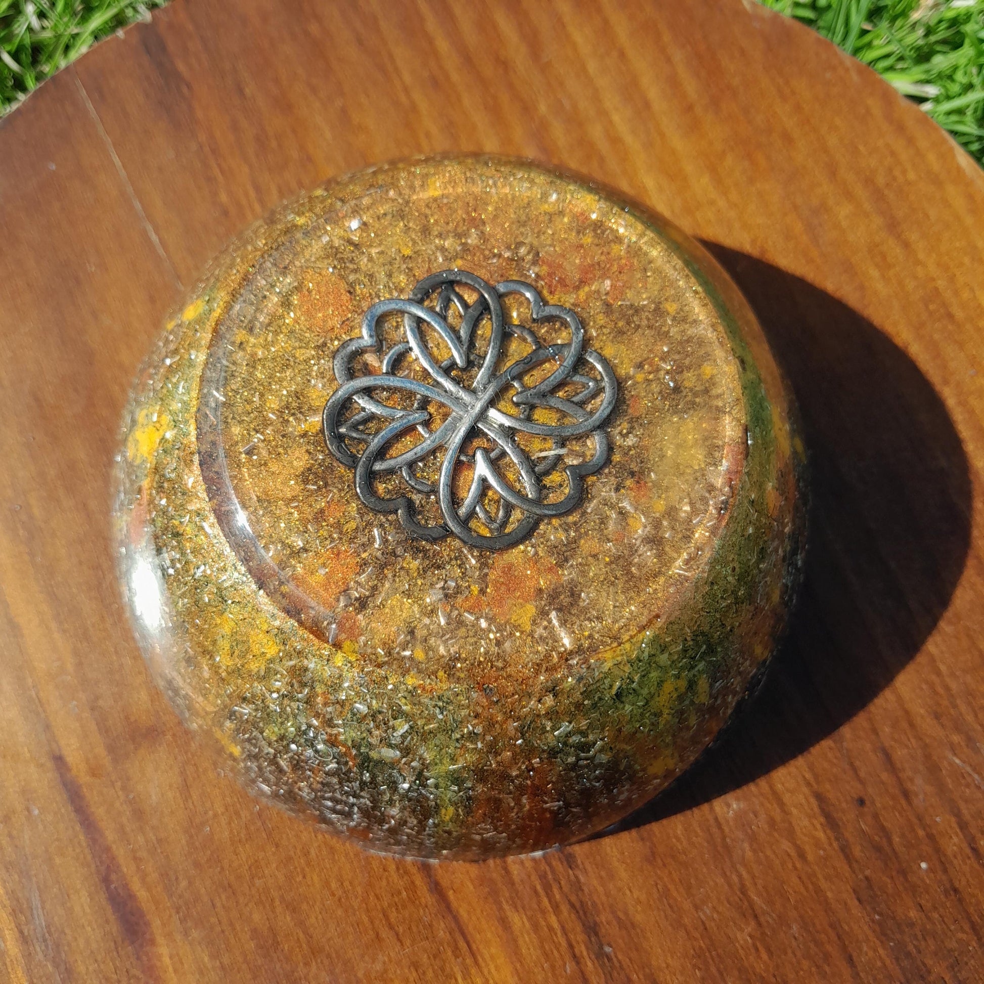 Orgonita Semiesfera Flor de Metal con Shunguita- Protector 5G- Transmutador de Energía