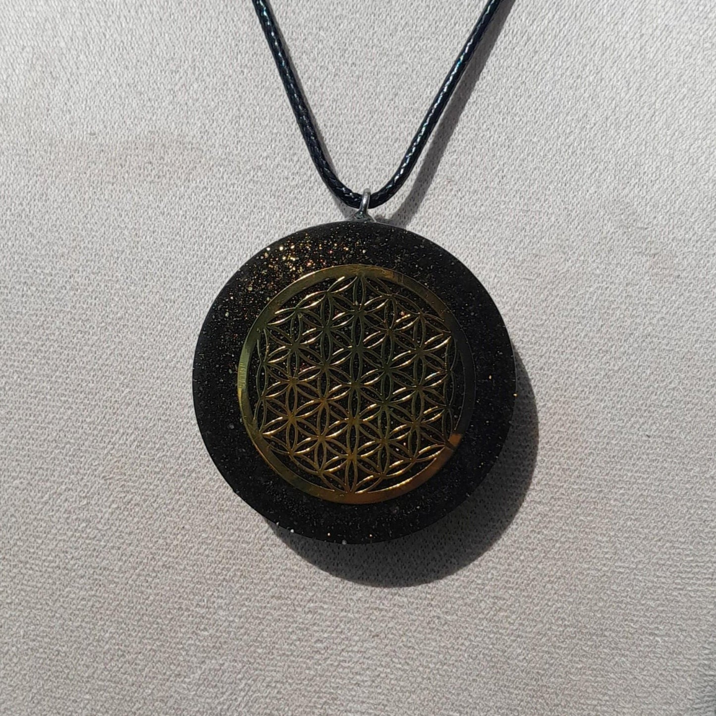 Colgante Orgonita Flor de la Vida con Shunguita- Negro- Orgone Pendant