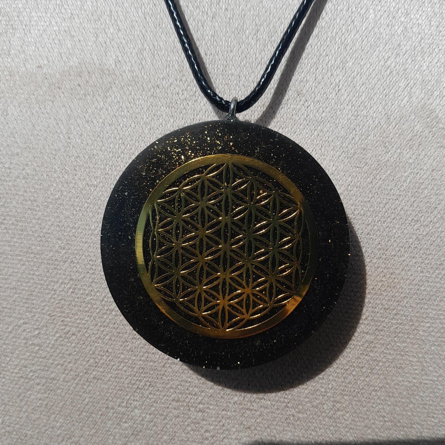 Colgante Orgonita Flor de la Vida con Shunguita- Negro- Orgone Pendant