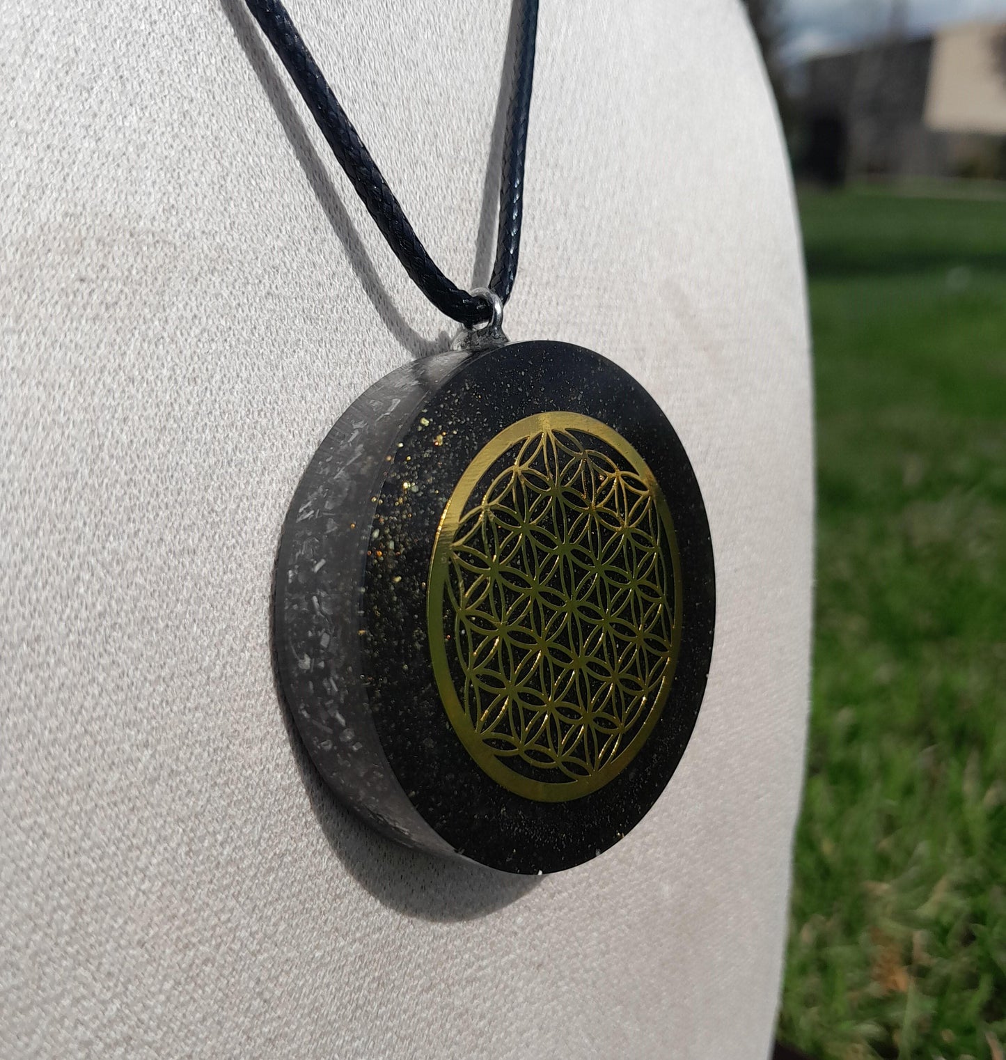 Colgante Orgonita Flor de la Vida con Shunguita- Negro- Orgone Pendant