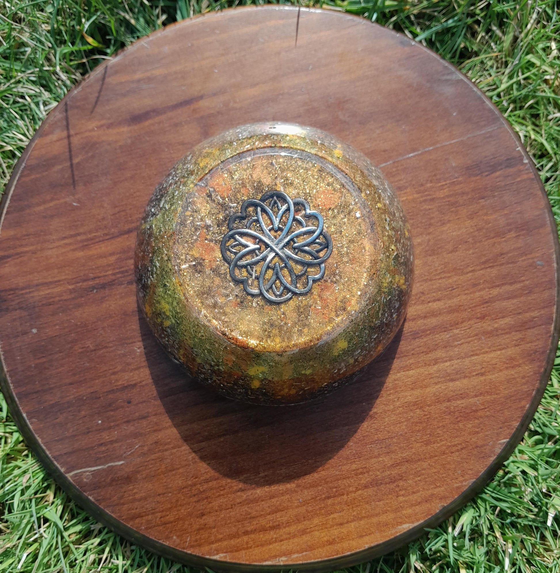 Orgonita Semiesfera Flor de Metal con Shunguita- Protector 5G- Transmutador de Energía