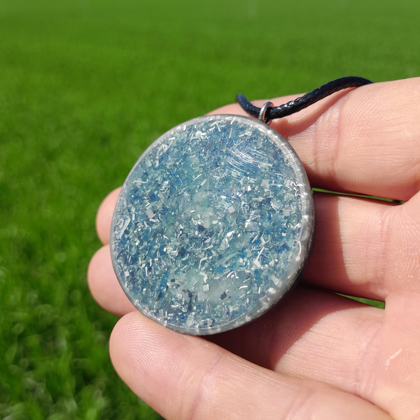 Colgante Orgonita Mantra Om con Flor de Loto Azul Cielo- Protección 5G- orgone Pendant
