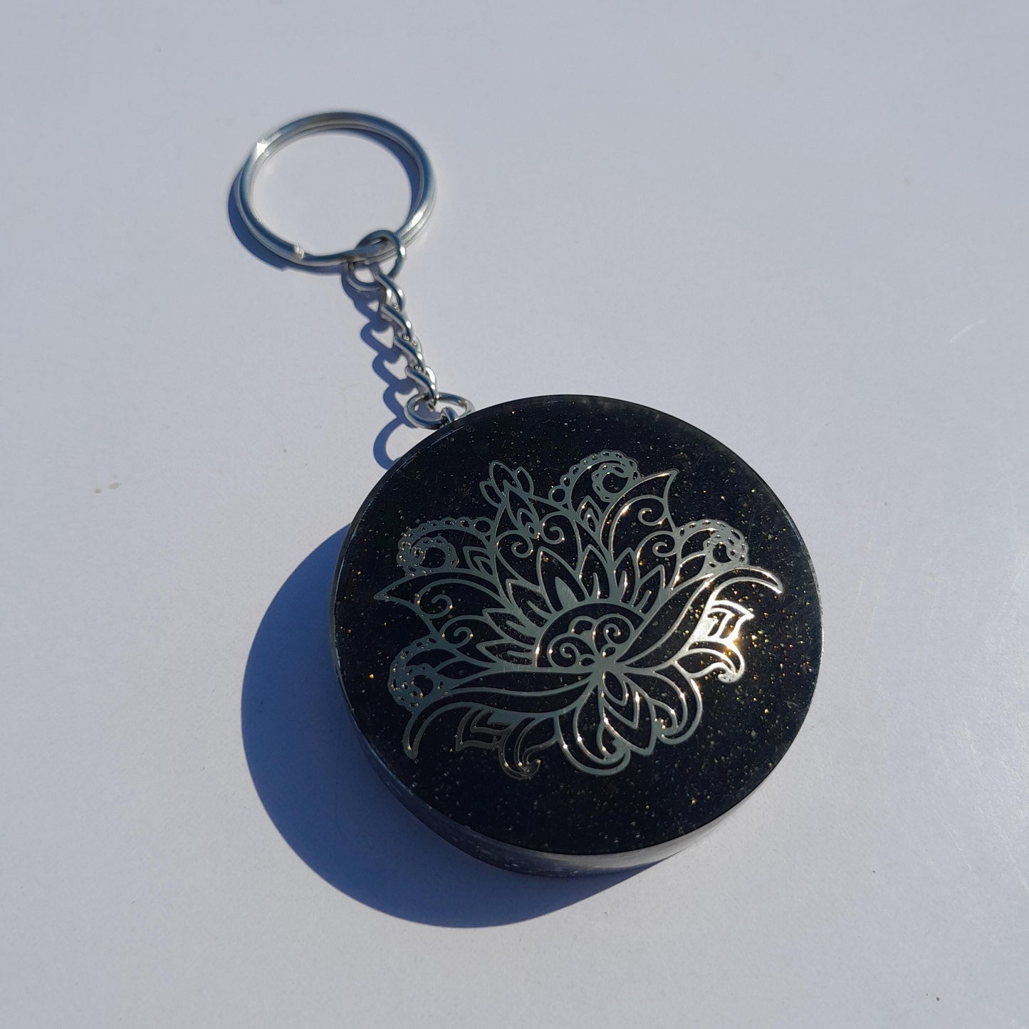 Llavero Orgonita Flor de Loto con Shunguita- Orgonite Keychain
