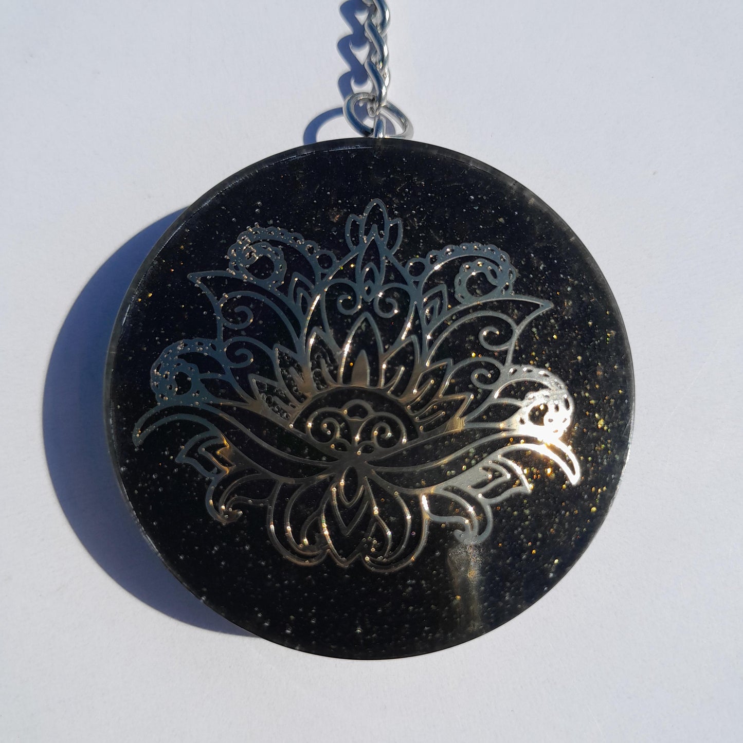 Llavero Orgonita Flor de Loto con Shunguita- Orgonite Keychain