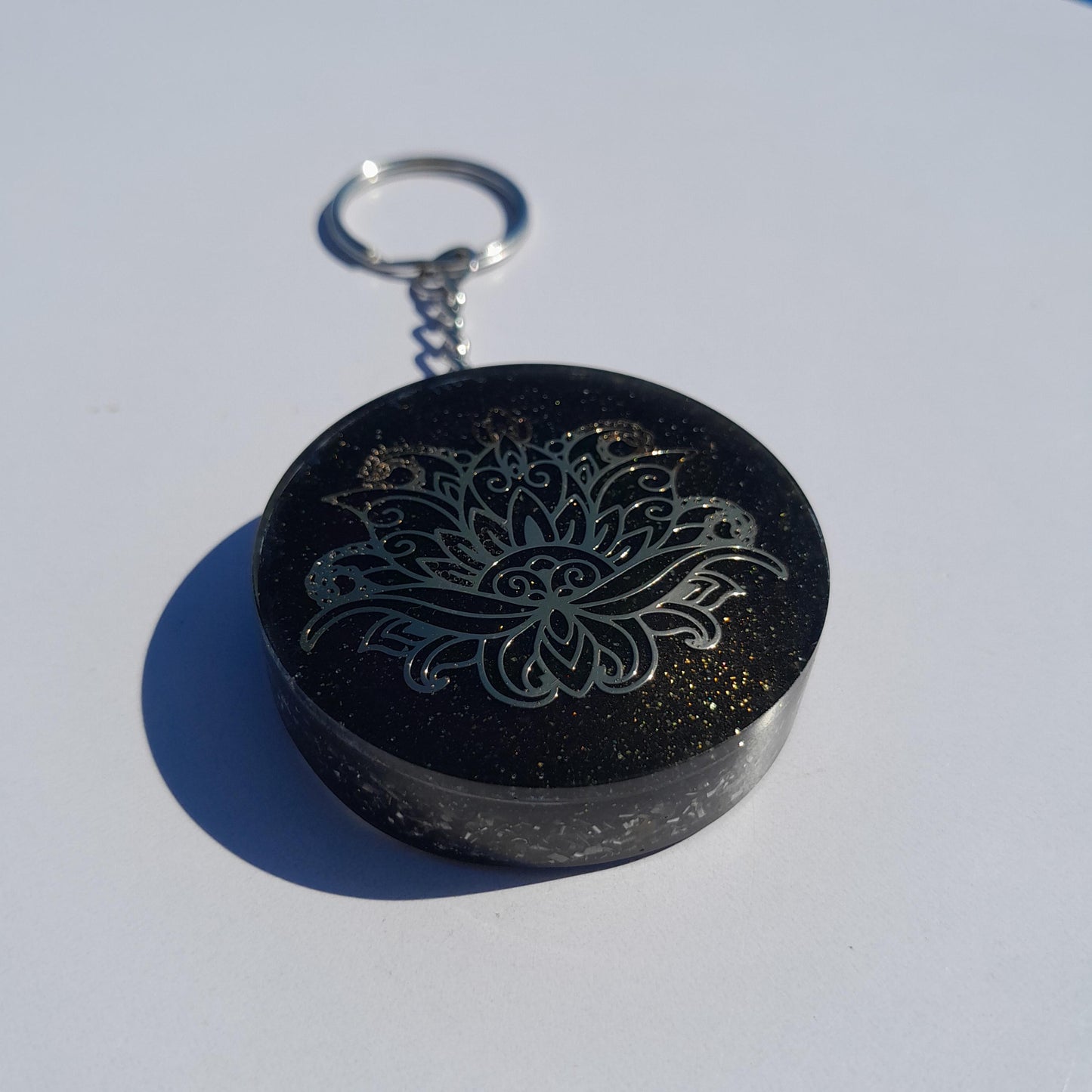 Llavero Orgonita Flor de Loto con Shunguita- Orgonite Keychain