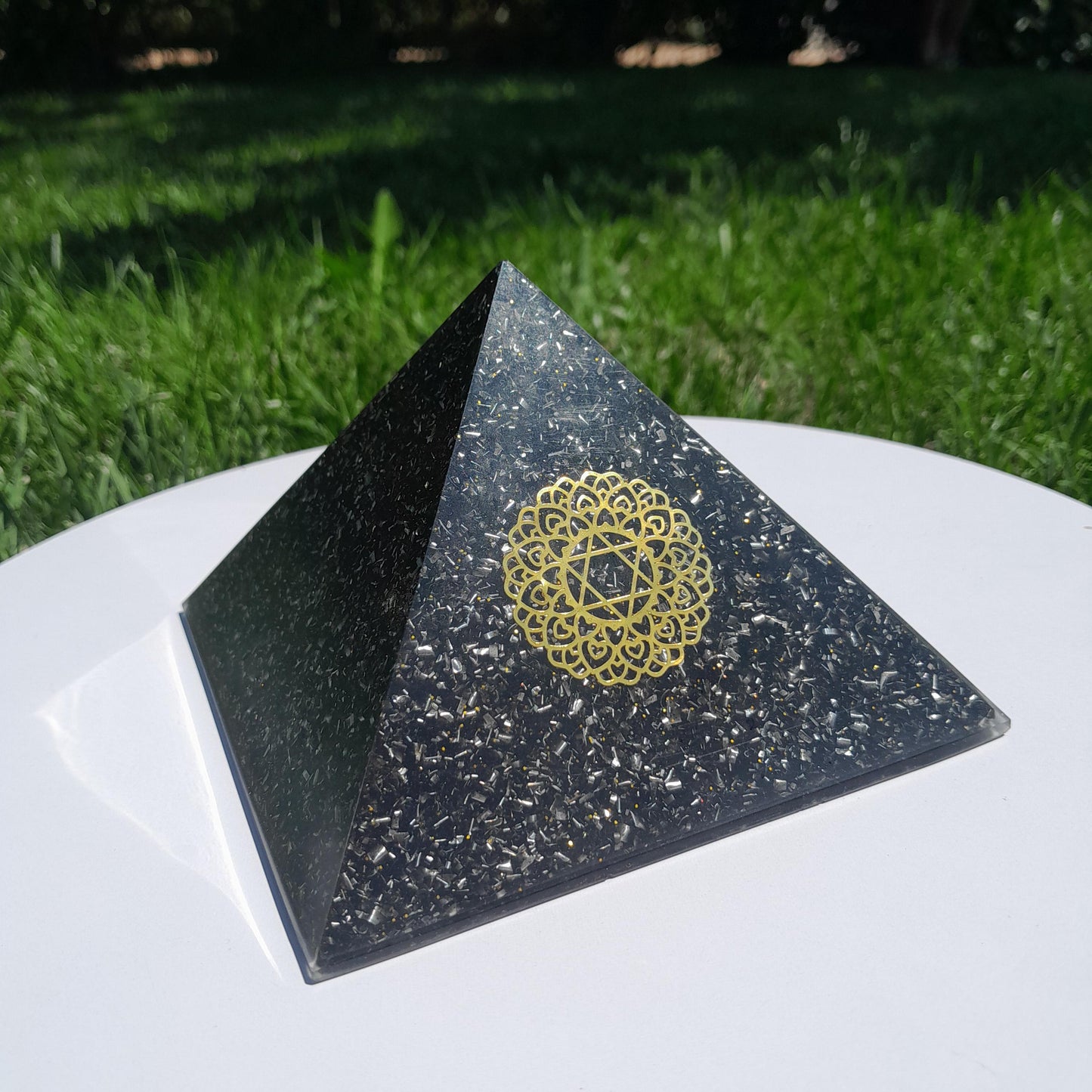 Pirámide Orgonita Estrella de 6 Puntas- 120mm Base- Energía Positiva, Protección y Decoración Espiritual