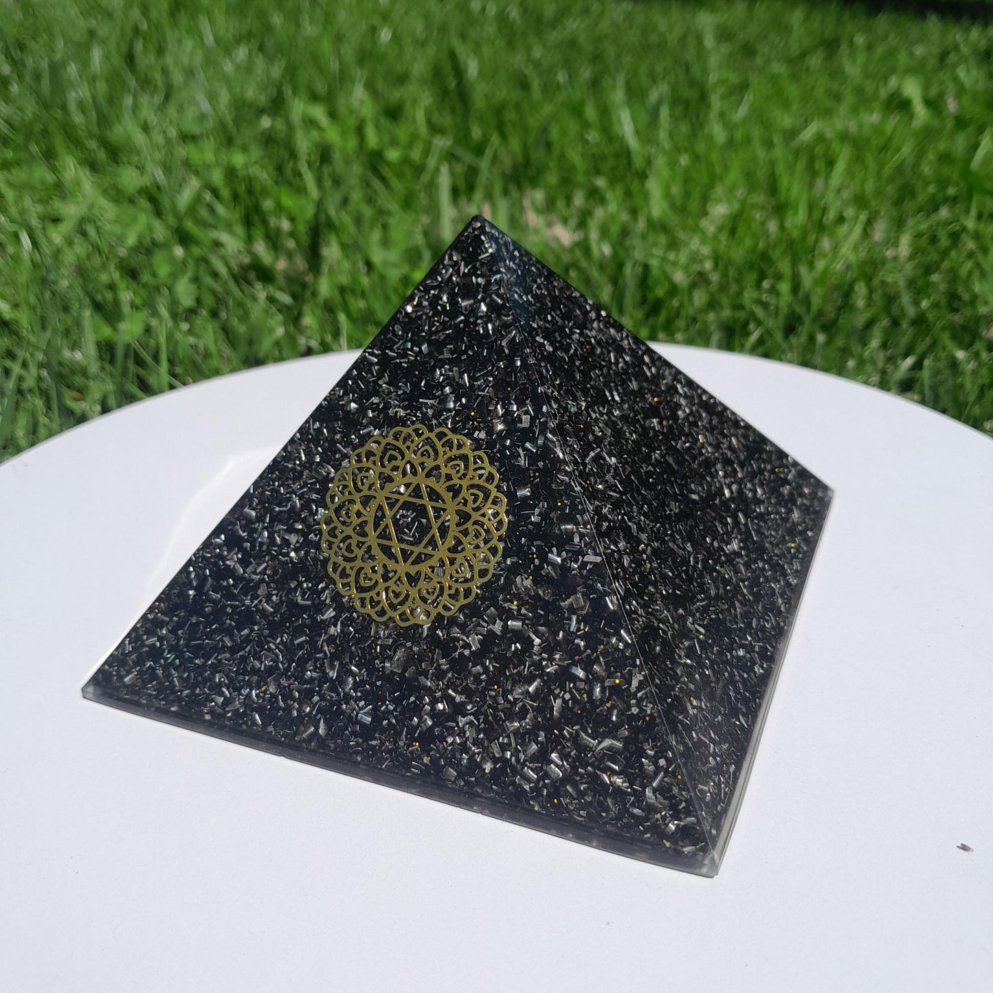 Pirámide Orgonita Estrella de 6 Puntas- 120mm Base- Energía Positiva, Protección y Decoración Espiritual