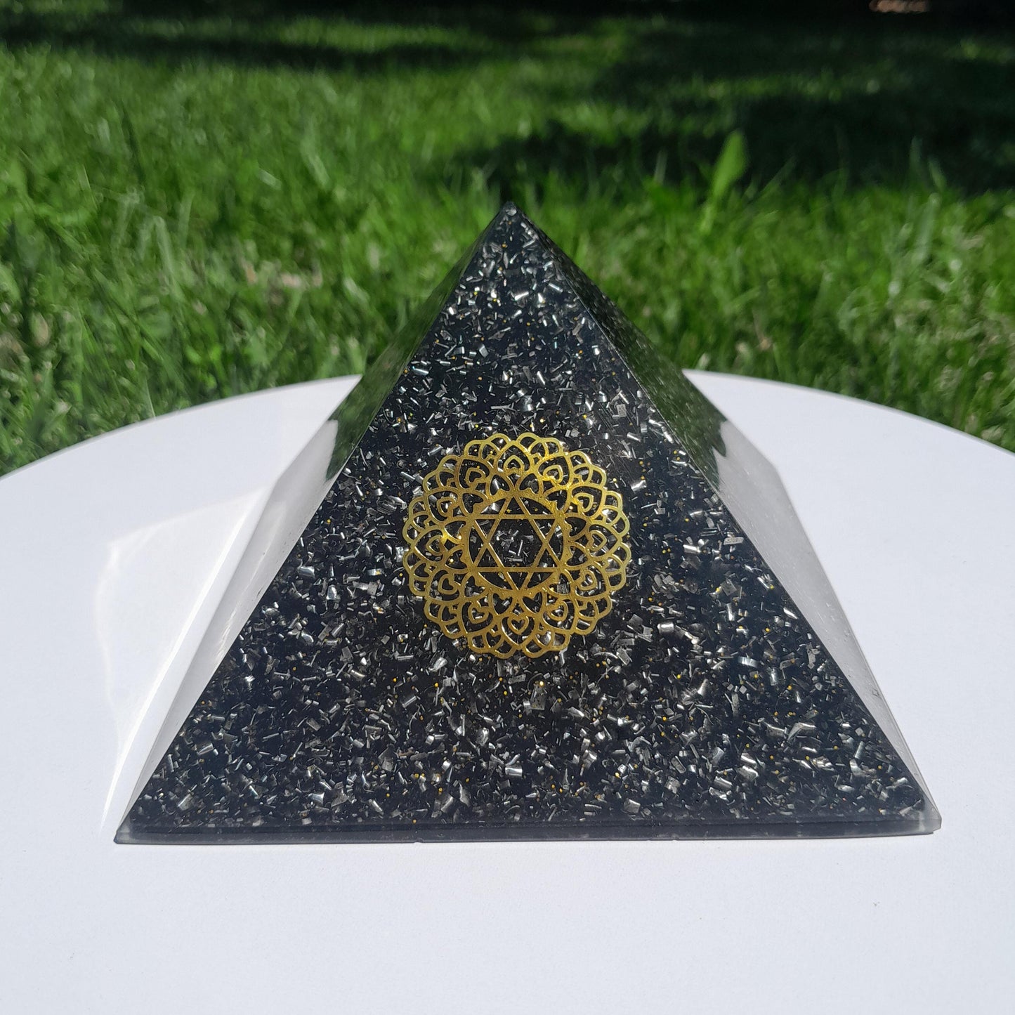 Pirámide Orgonita Estrella de 6 Puntas- 120mm Base- Energía Positiva, Protección y Decoración Espiritual
