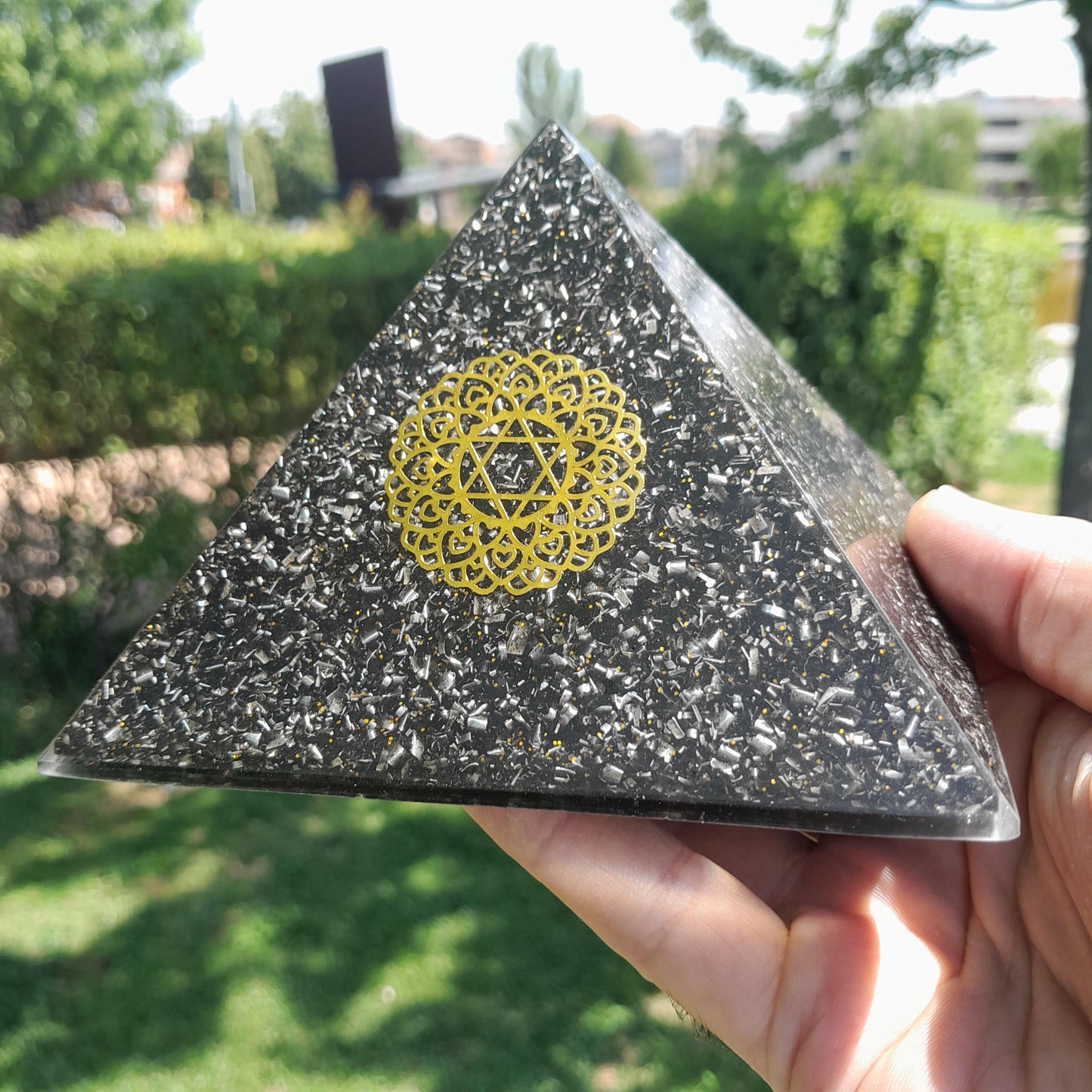 Pirámide Orgonita Estrella de 6 Puntas- 120mm Base- Energía Positiva, Protección y Decoración Espiritual