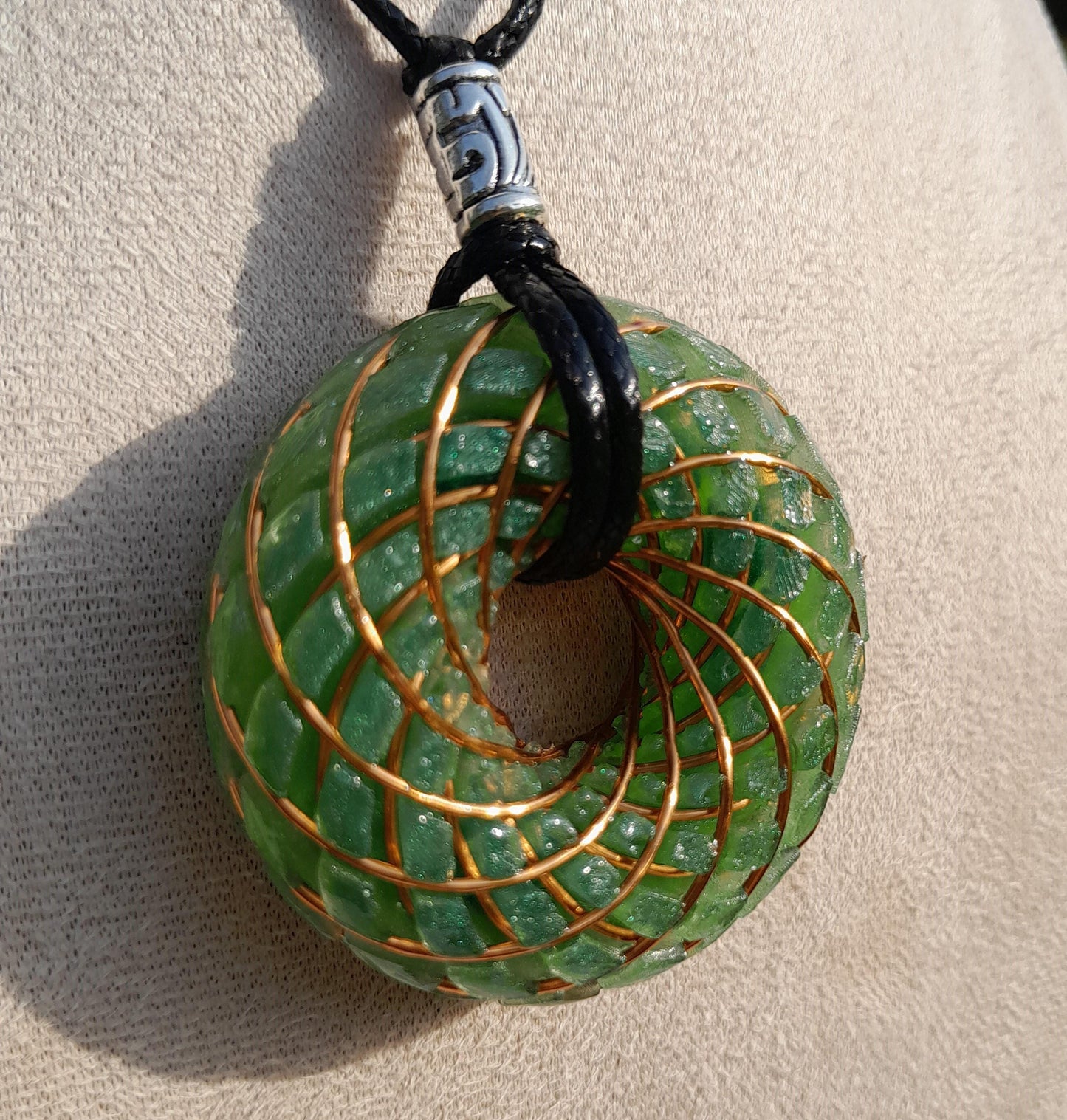 Bobina Torus Rodin Azul con Aventurina Verde- 50mm- Generador de Ondas de Vórtice