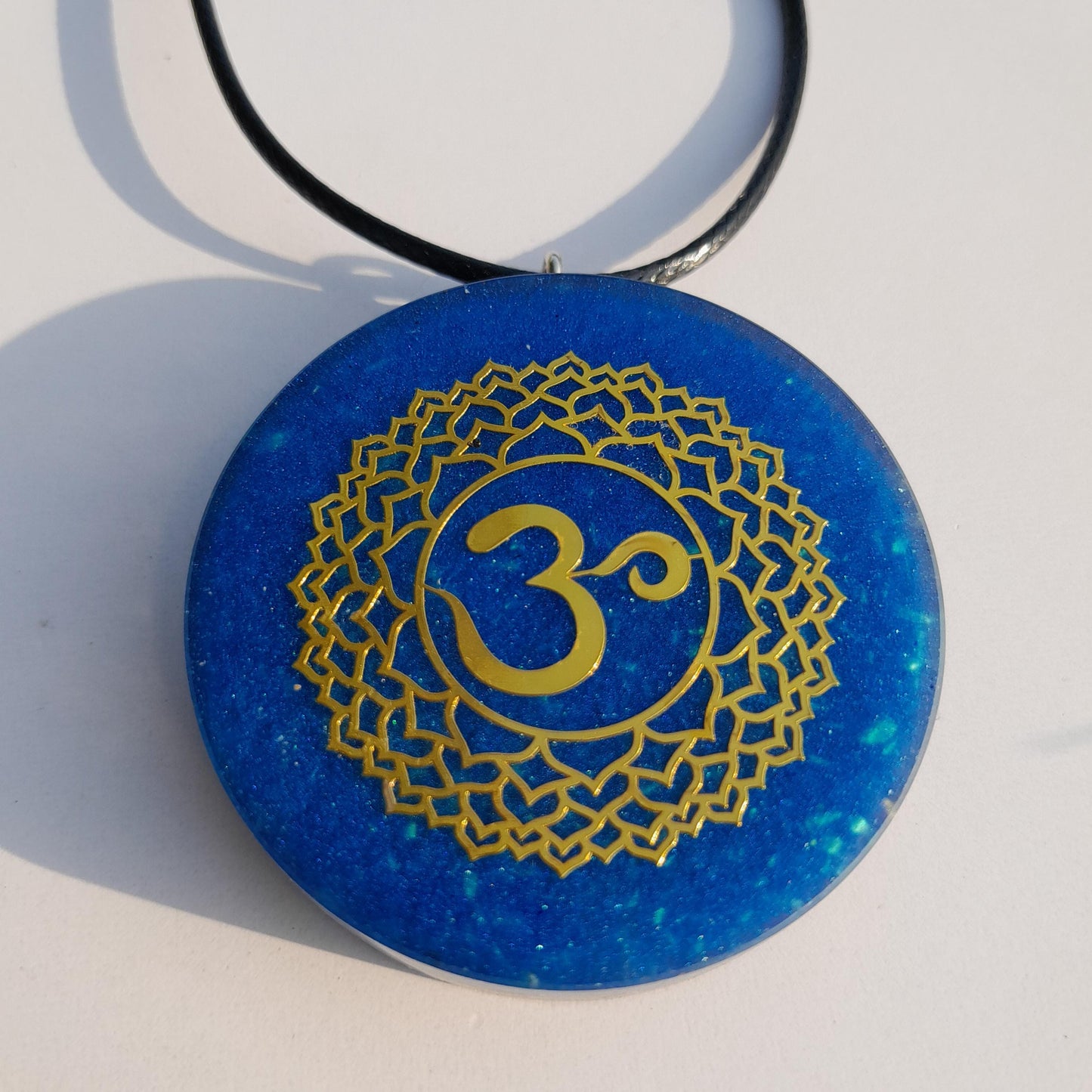Colgante Orgonita OM con Shungita Azul | Protección 5G, EMF, Energía Orgone, Hecho a Mano