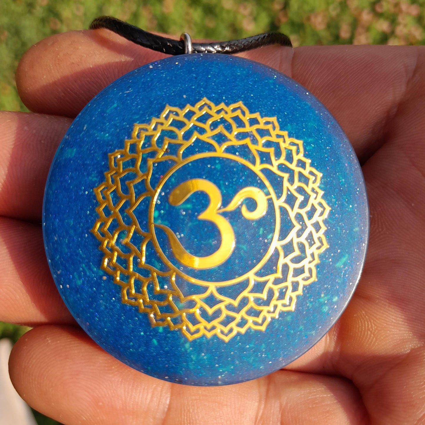 Colgante Orgonita OM con Shungita Azul | Protección 5G, EMF, Energía Orgone, Hecho a Mano