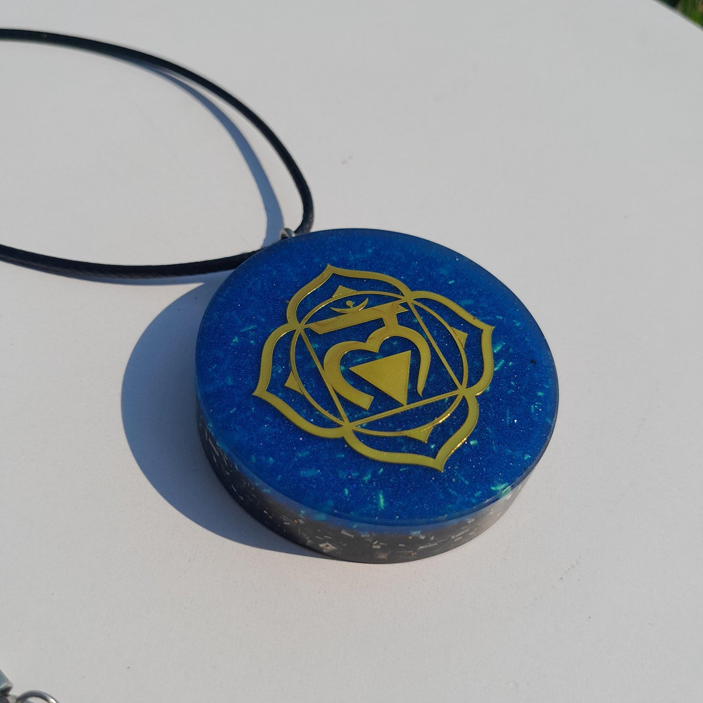 Colgante Orgonita Chakra Muladhara con Shungita Azul | Protección 5G, EMF, Energía Orgone, Hecho a Mano