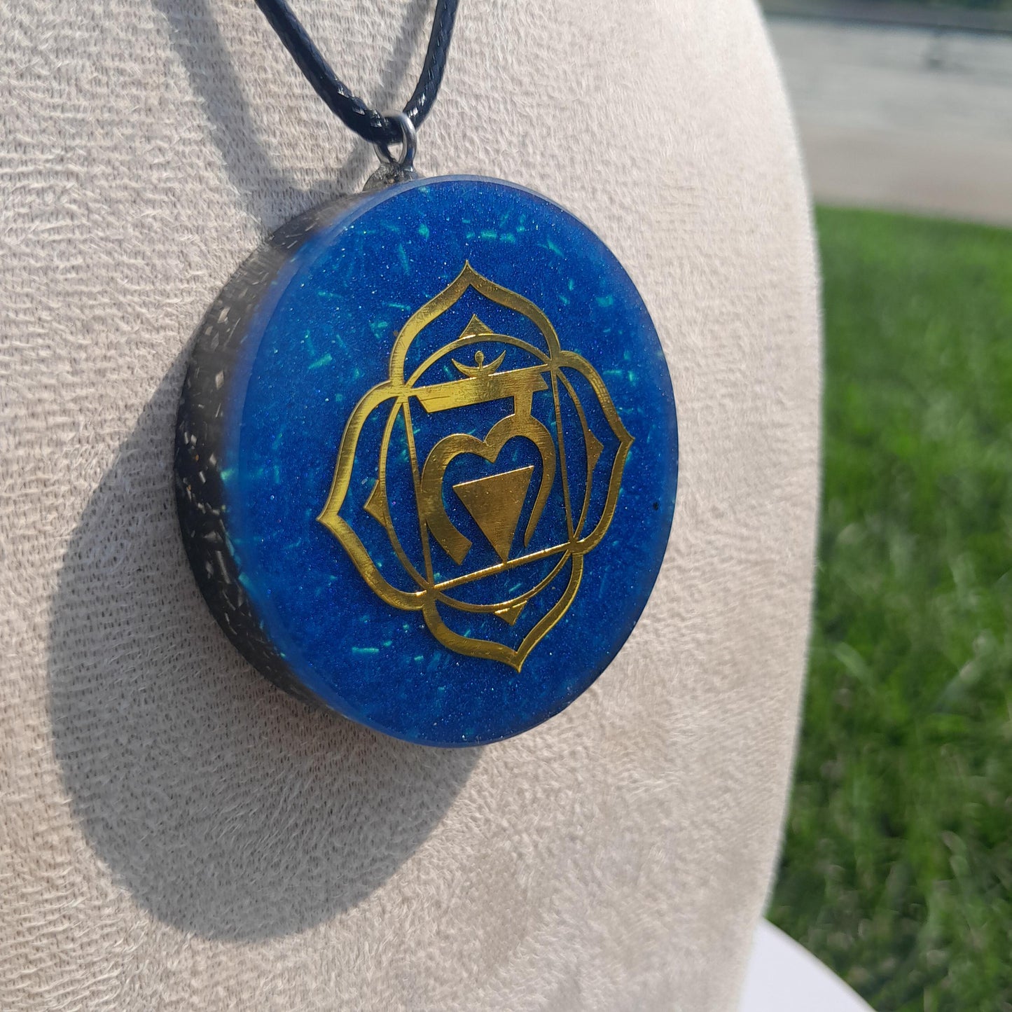 Colgante Orgonita Chakra Muladhara con Shungita Azul | Protección 5G, EMF, Energía Orgone, Hecho a Mano