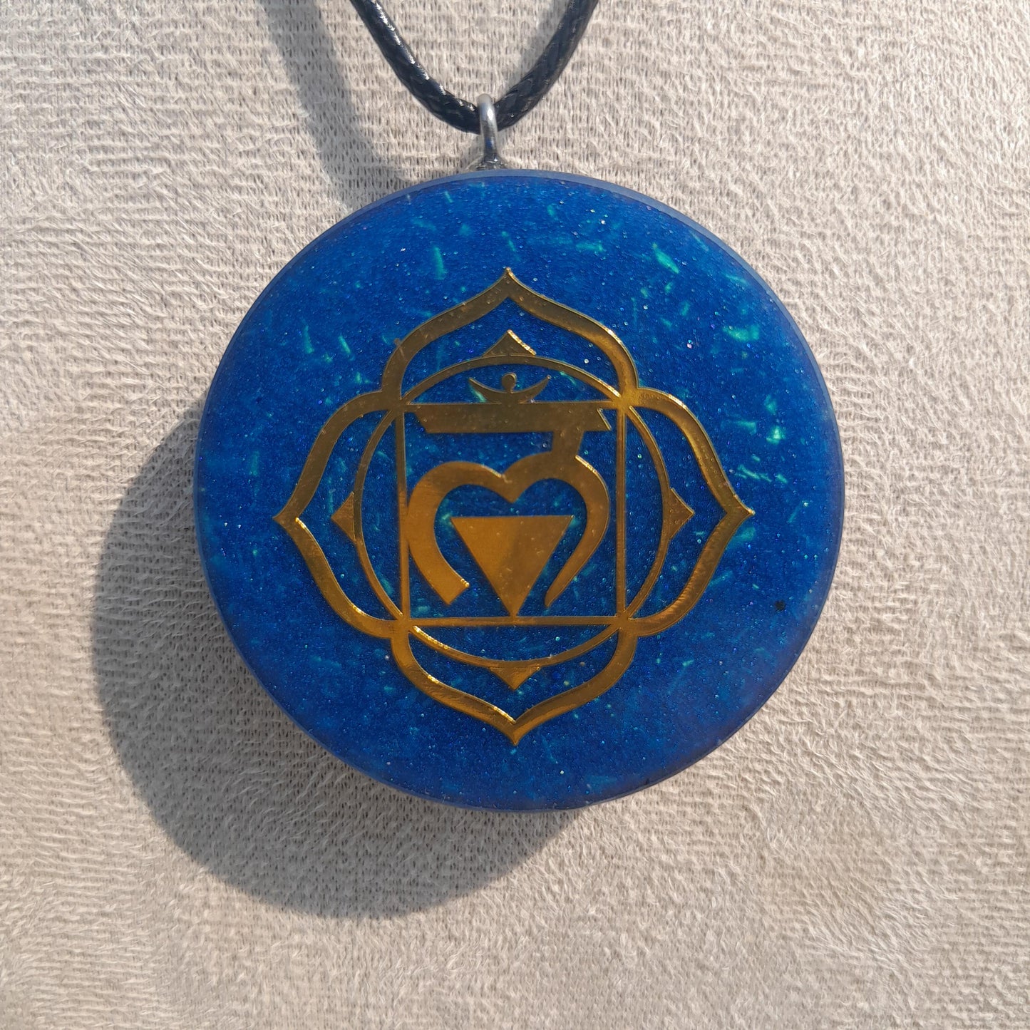 Colgante Orgonita Chakra Muladhara con Shungita Azul | Protección 5G, EMF, Energía Orgone, Hecho a Mano