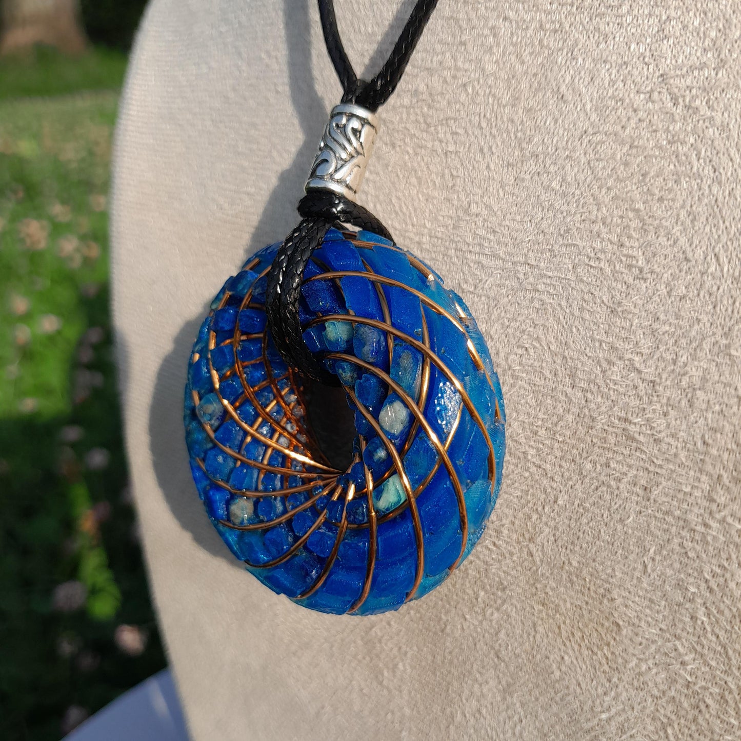 Bobina Torus Rodin Azul con Lapislázuli- 50mm- Generador de Ondas de Vórtice