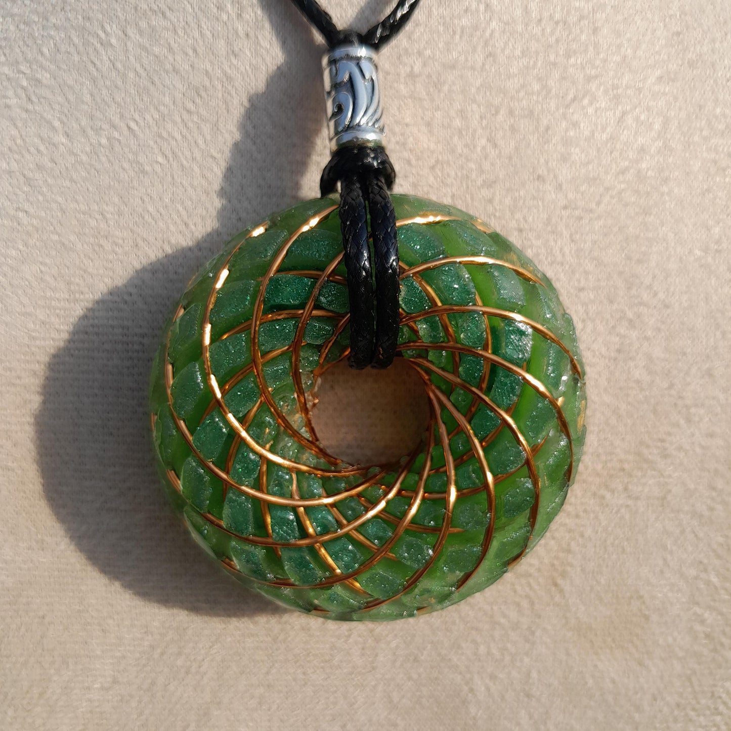 Bobina Torus Rodin Azul con Aventurina Verde- 50mm- Generador de Ondas de Vórtice