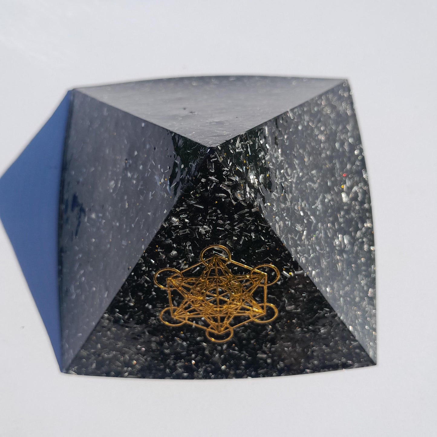 Pirámide Orgonita Cubo de Metatron con Shungit- 90mm de Base