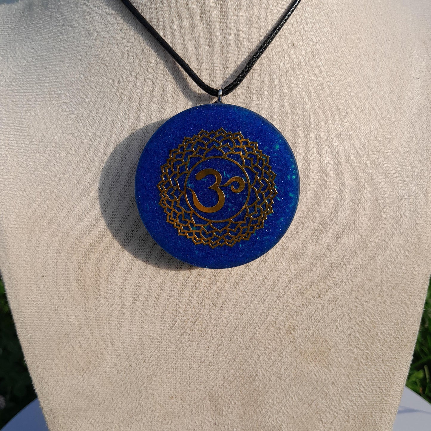 Colgante Orgonita OM con Shungita Azul | Protección 5G, EMF, Energía Orgone, Hecho a Mano