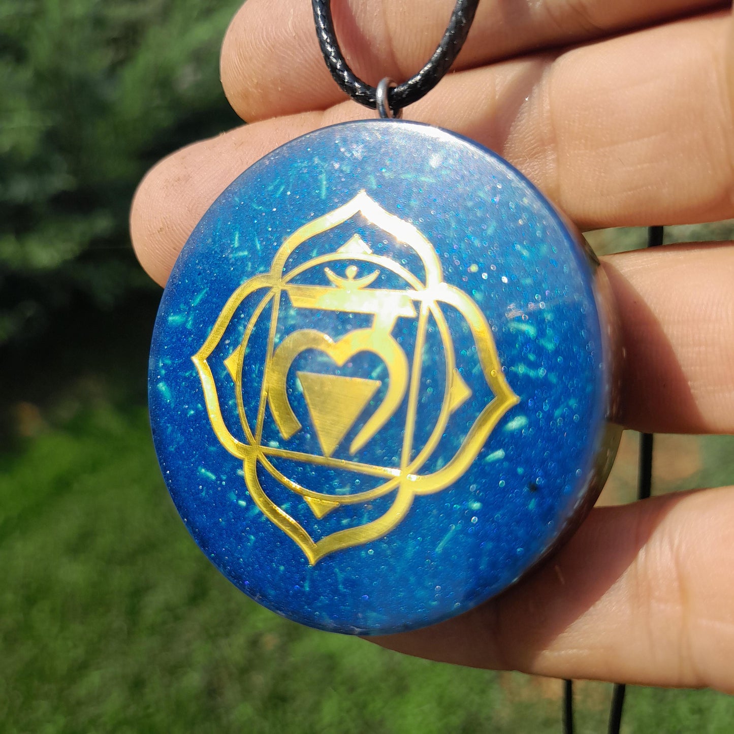 Colgante Orgonita Chakra Muladhara con Shungita Azul | Protección 5G, EMF, Energía Orgone, Hecho a Mano