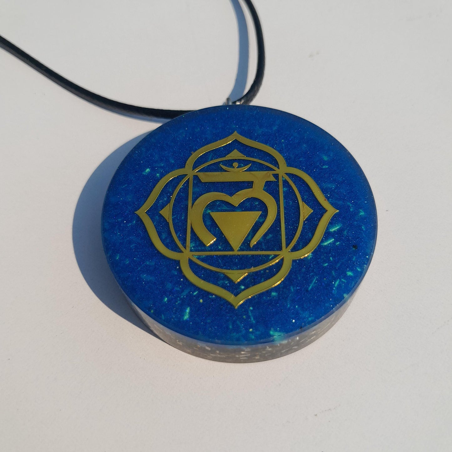 Colgante Orgonita Chakra Muladhara con Shungita Azul | Protección 5G, EMF, Energía Orgone, Hecho a Mano