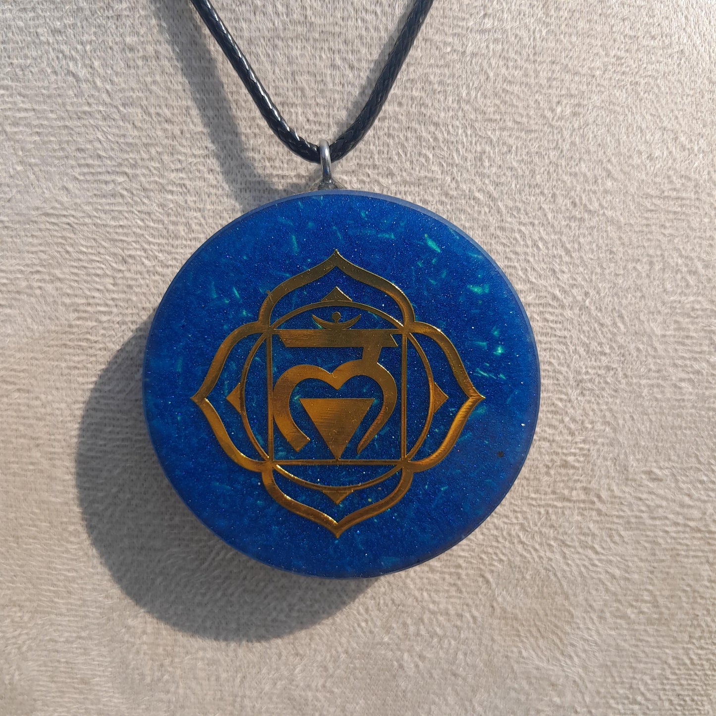 Colgante Orgonita Chakra Muladhara con Shungita Azul | Protección 5G, EMF, Energía Orgone, Hecho a Mano