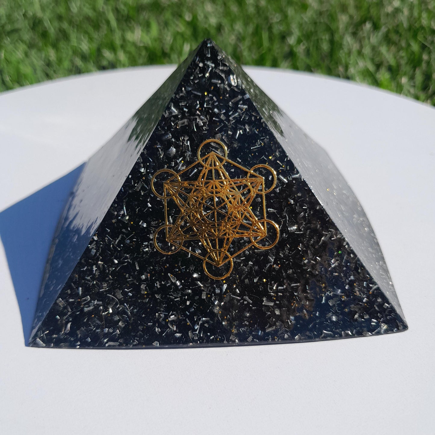 Pirámide Orgonita Cubo de Metatron con Shungit- 90mm de Base