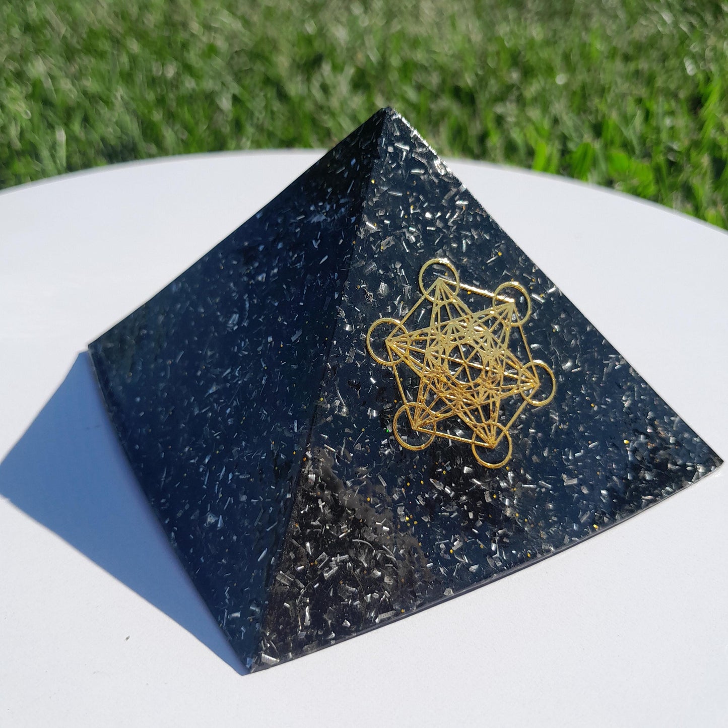 Pirámide Orgonita Cubo de Metatron con Shungit- 90mm de Base