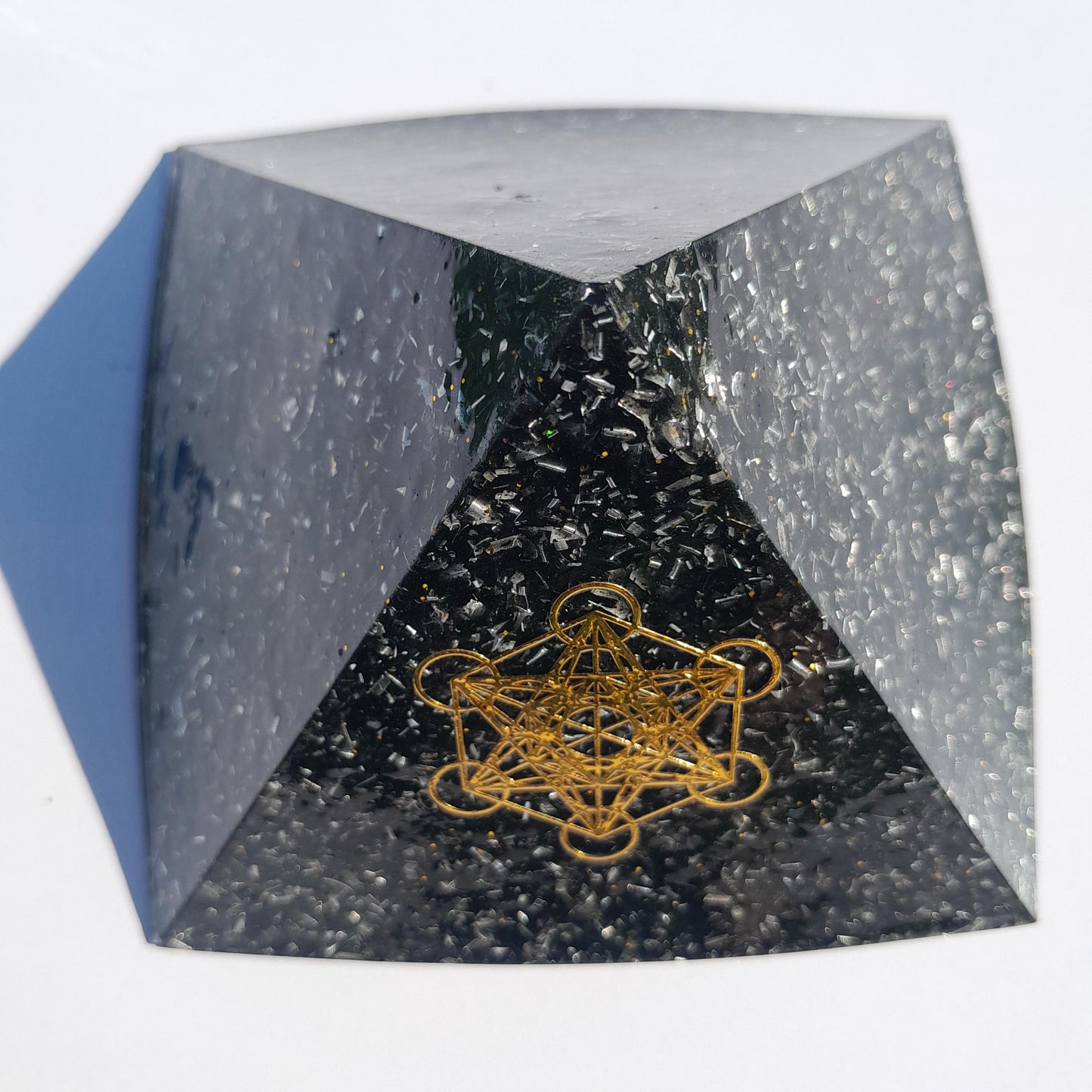 Pirámide Orgonita Cubo de Metatron con Shungit- 90mm de Base