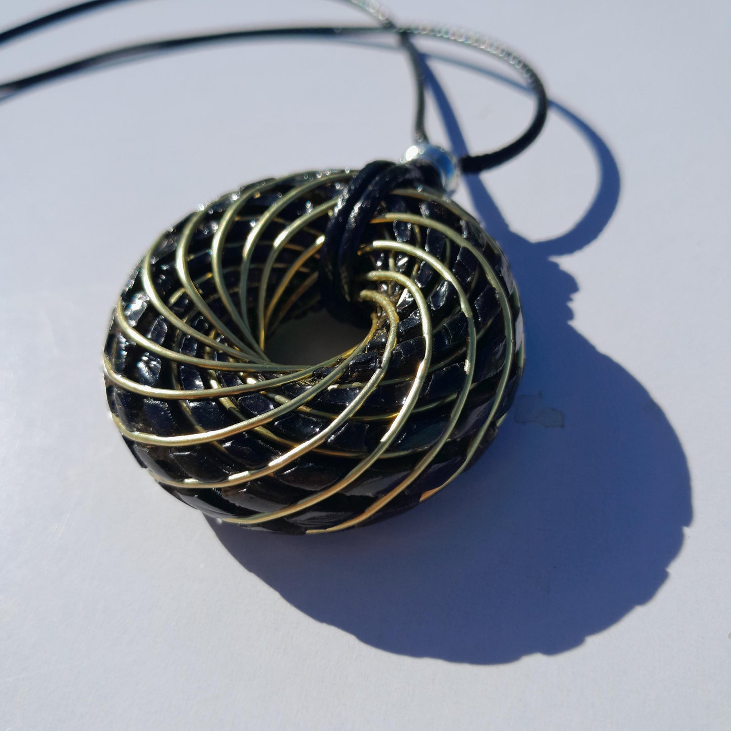 Bobina Torus Rodin con Shungit- Cobre Bañado en Oro de 14K- 50mm- Generador de Ondas de Vórtice