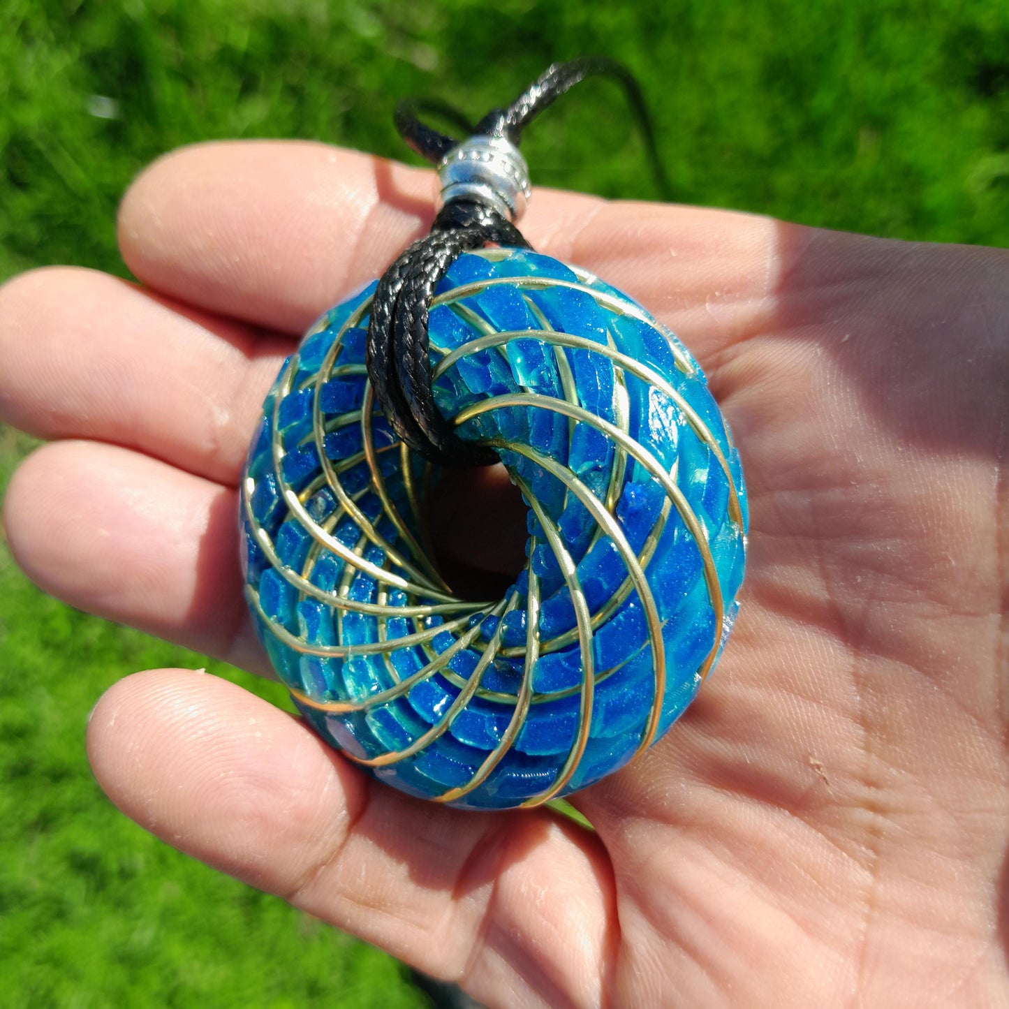 Bobina Torus Rodin con Lapislázuli- Cobre Bañado en Oro de 14K- 50mm- Generador de Ondas de Vórtice