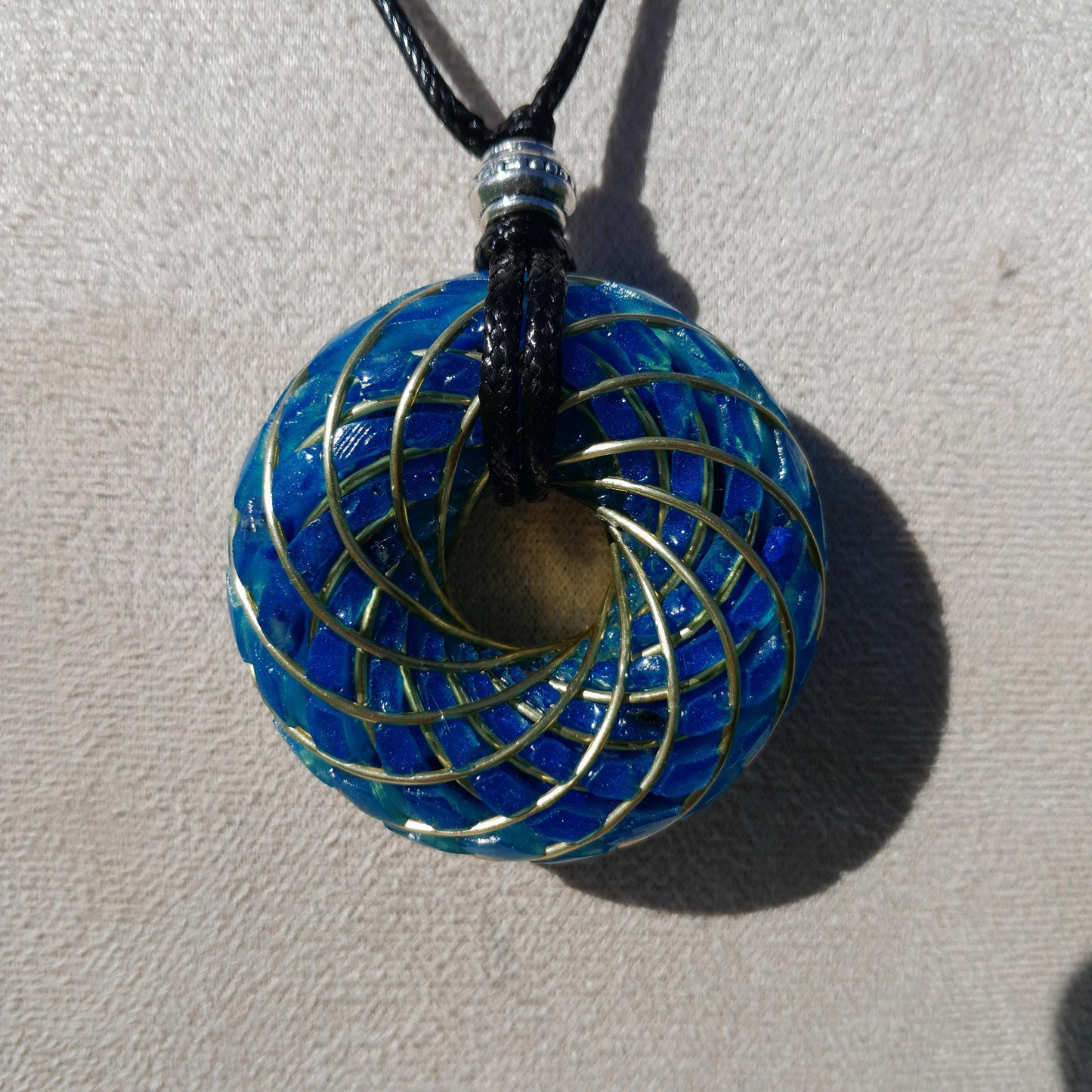 Bobina Torus Rodin con Lapislázuli- Cobre Bañado en Oro de 14K- 50mm- Generador de Ondas de Vórtice