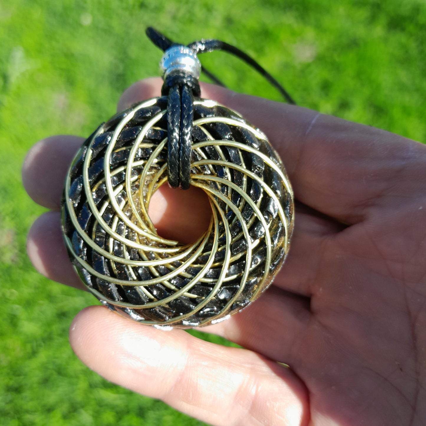 Bobina Torus Rodin con Shungit- Cobre Bañado en Oro de 14K- 50mm- Generador de Ondas de Vórtice