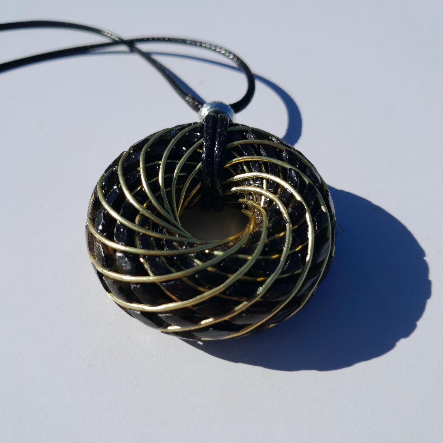 Bobina Torus Rodin con Shungit- Cobre Bañado en Oro de 14K- 50mm- Generador de Ondas de Vórtice