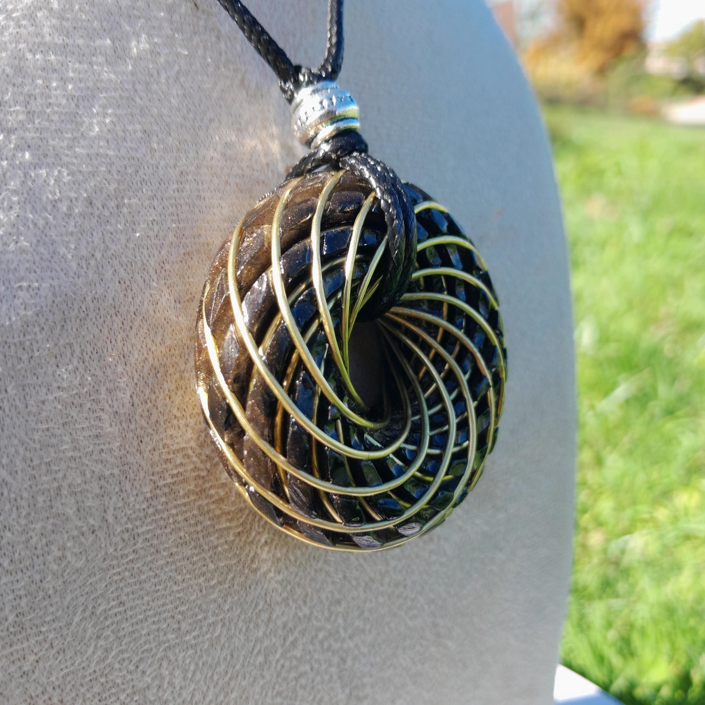 Bobina Torus Rodin con Shungit- Cobre Bañado en Oro de 14K- 50mm- Generador de Ondas de Vórtice