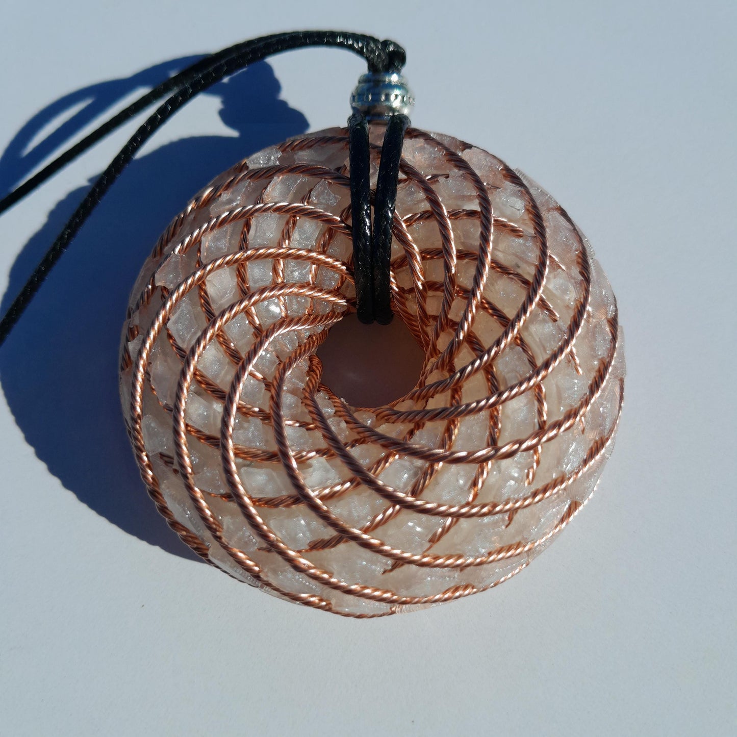 Bobina Rodin con Howlita y Cuarzo Cristal- 62mm- Generador de Ondas de Vórtice