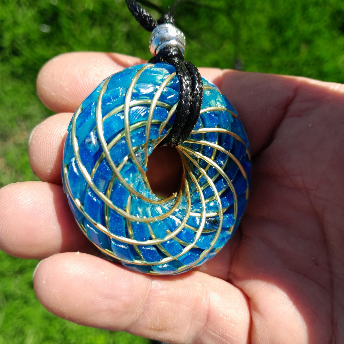 Bobina Torus Rodin con Lapislázuli- Cobre Bañado en Oro de 14K- 50mm- Generador de Ondas de Vórtice