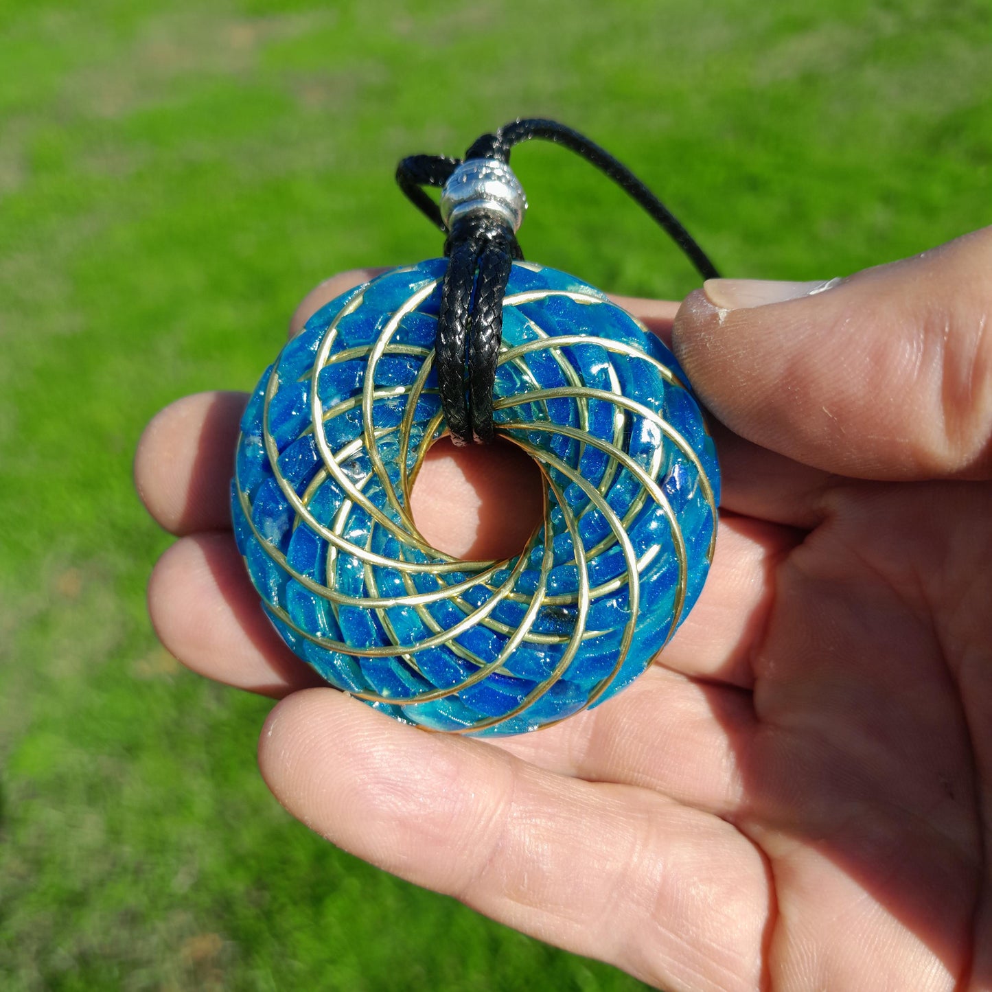 Bobina Torus Rodin con Lapislázuli- Cobre Bañado en Oro de 14K- 50mm- Generador de Ondas de Vórtice