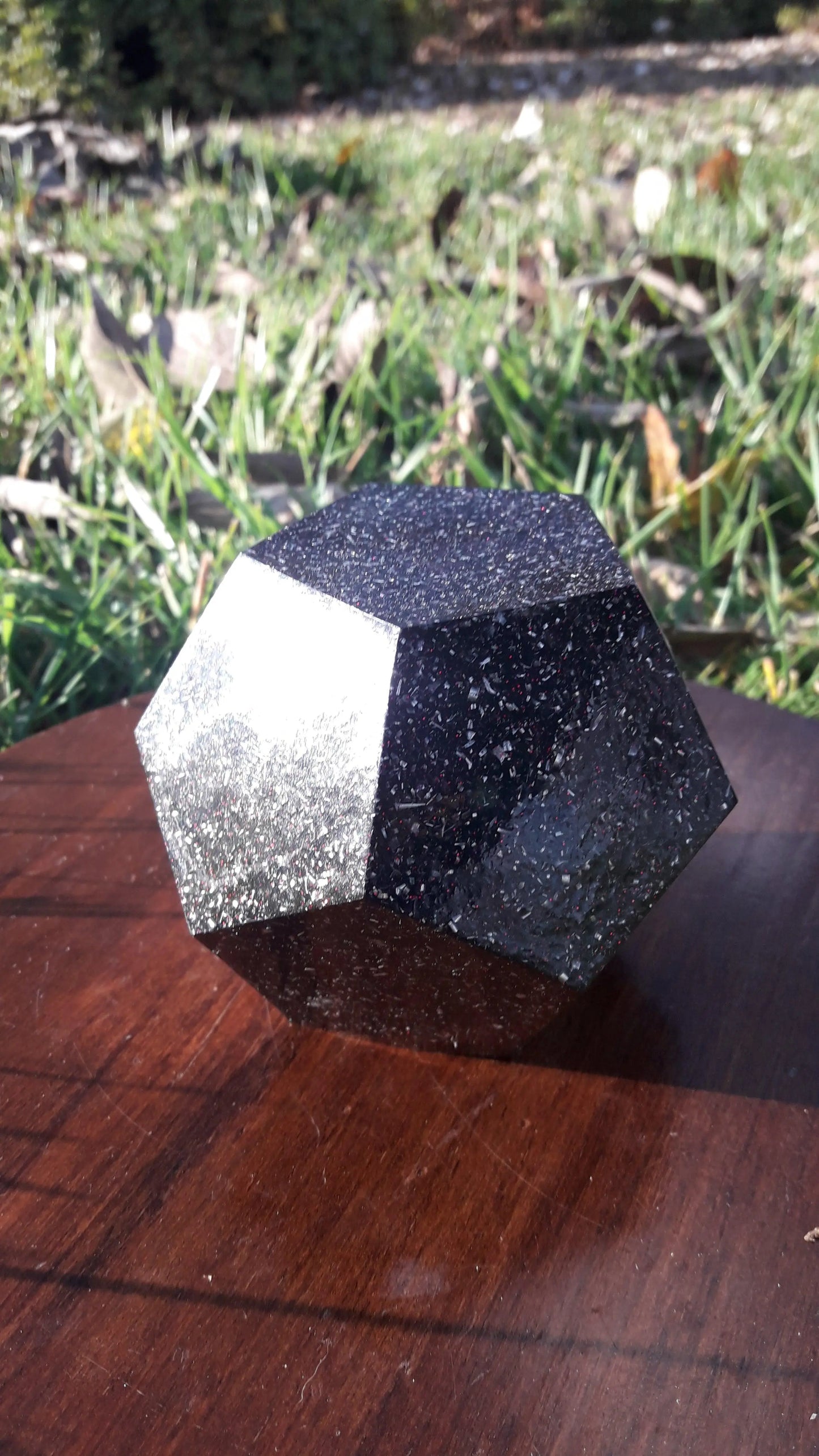Dodecaedro Orgonita con Shunguita - mundoorgon