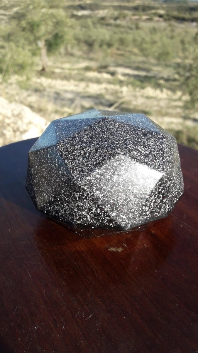 Domo de Orgonita con Shunguita y Brillos Violetas - Mundo Orgon