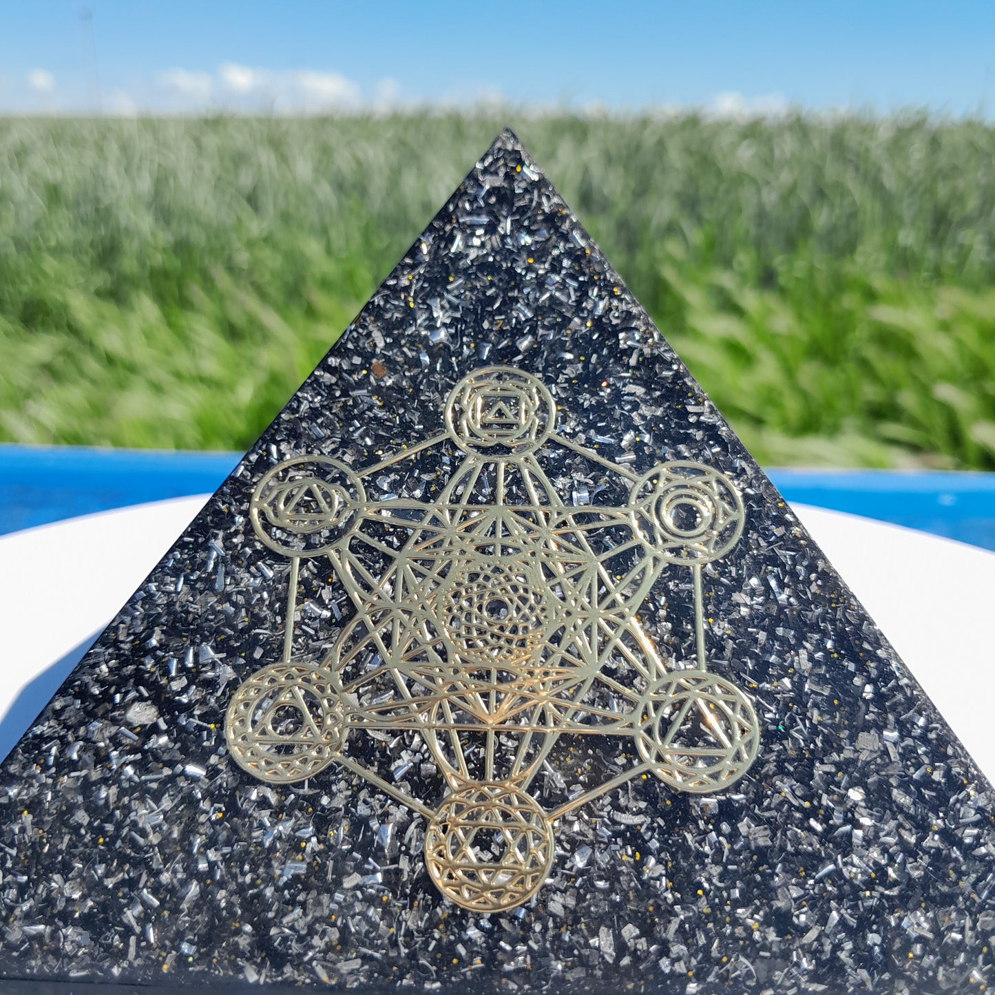 Pirámide Orgonita Metatron con Shunguita- 140mm de Base
