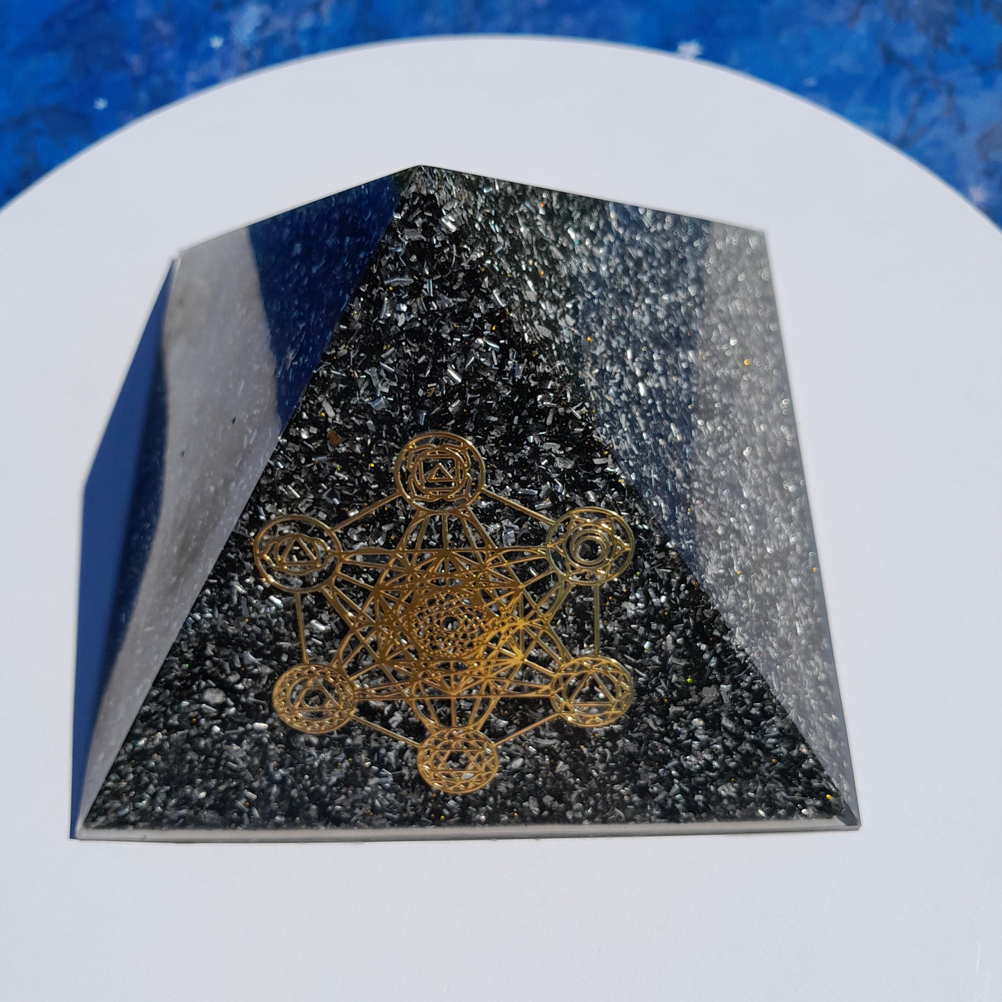 Pirámide Orgonita Metatron con Shunguita- 140mm de Base