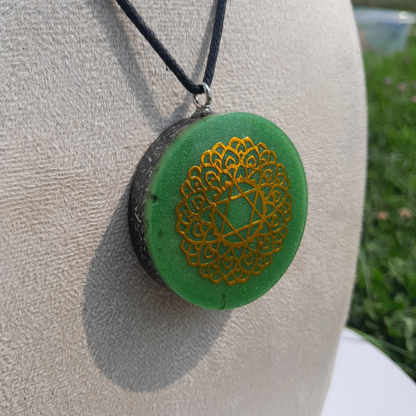 Colgante de Orgonita Estrella de 6 Puntas Verde con Shungita