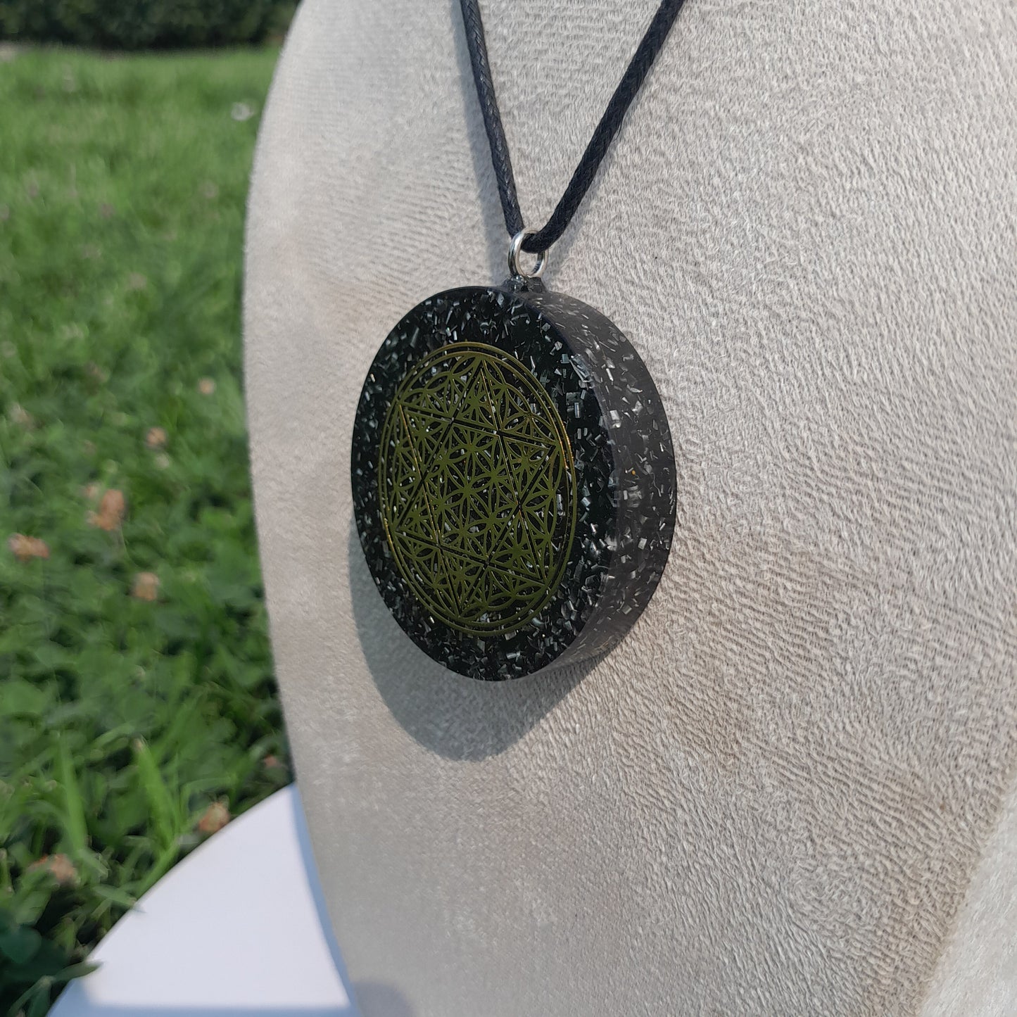 Colgante de Orgonita Flor de la Vida y Estrella de 6 Puntas con Shungita