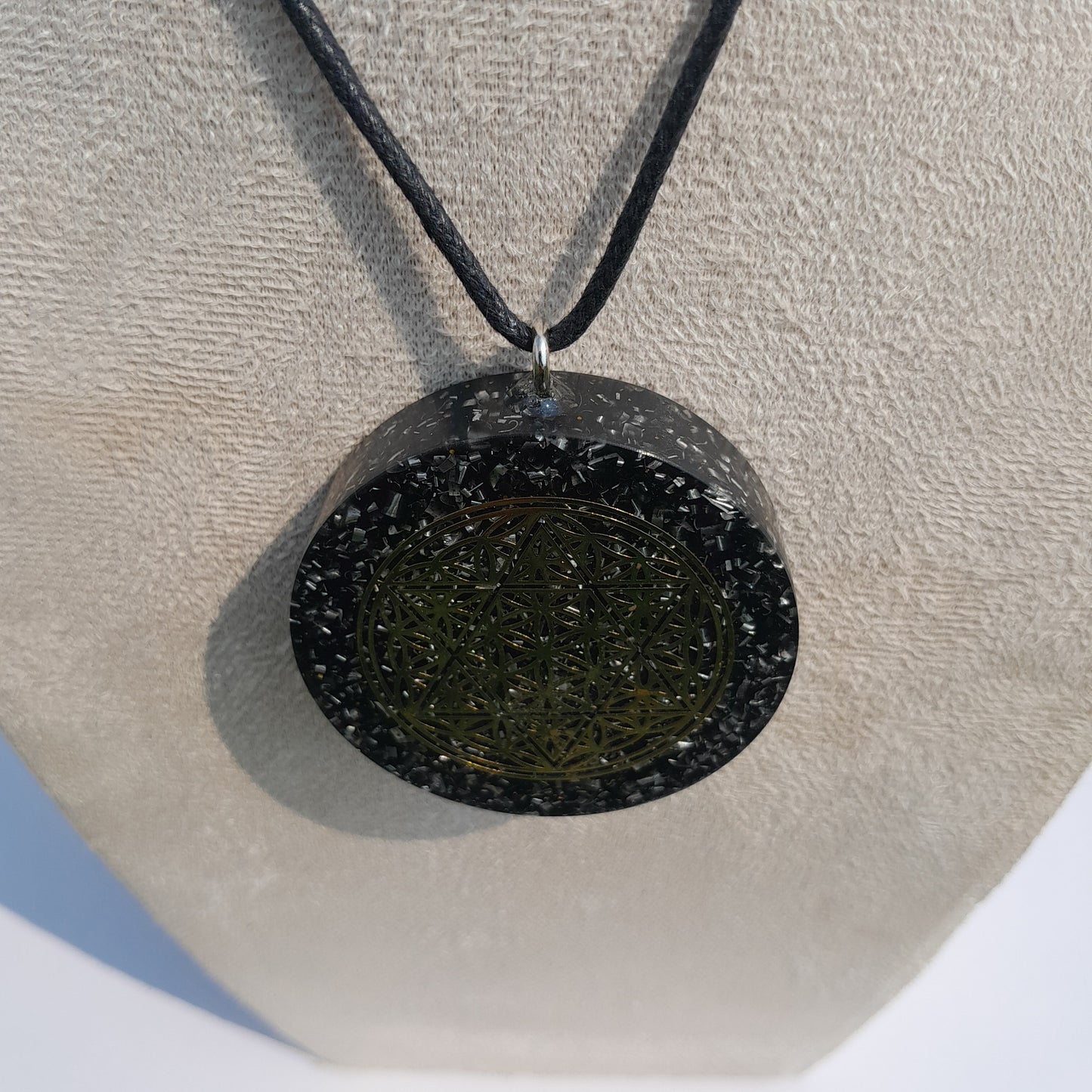 Colgante de Orgonita Flor de la Vida y Estrella de 6 Puntas con Shungita