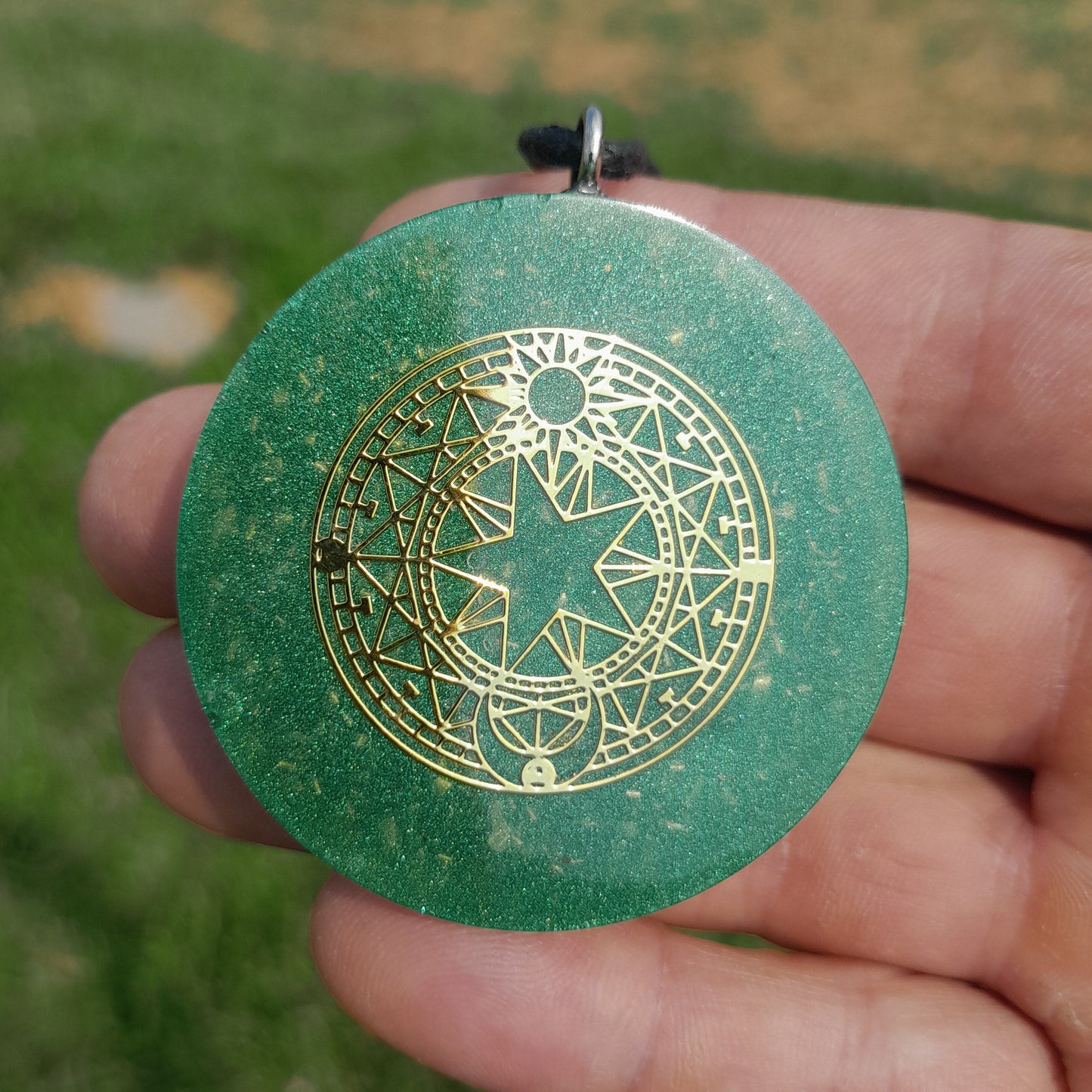 Colgante de Orgonita Estrella de 5 Puntas Verde con Shungita